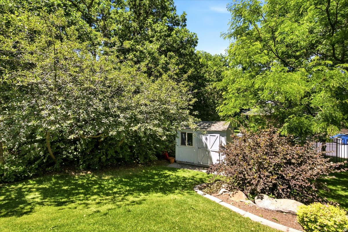 POINTE AT STONE MTN. - Residential