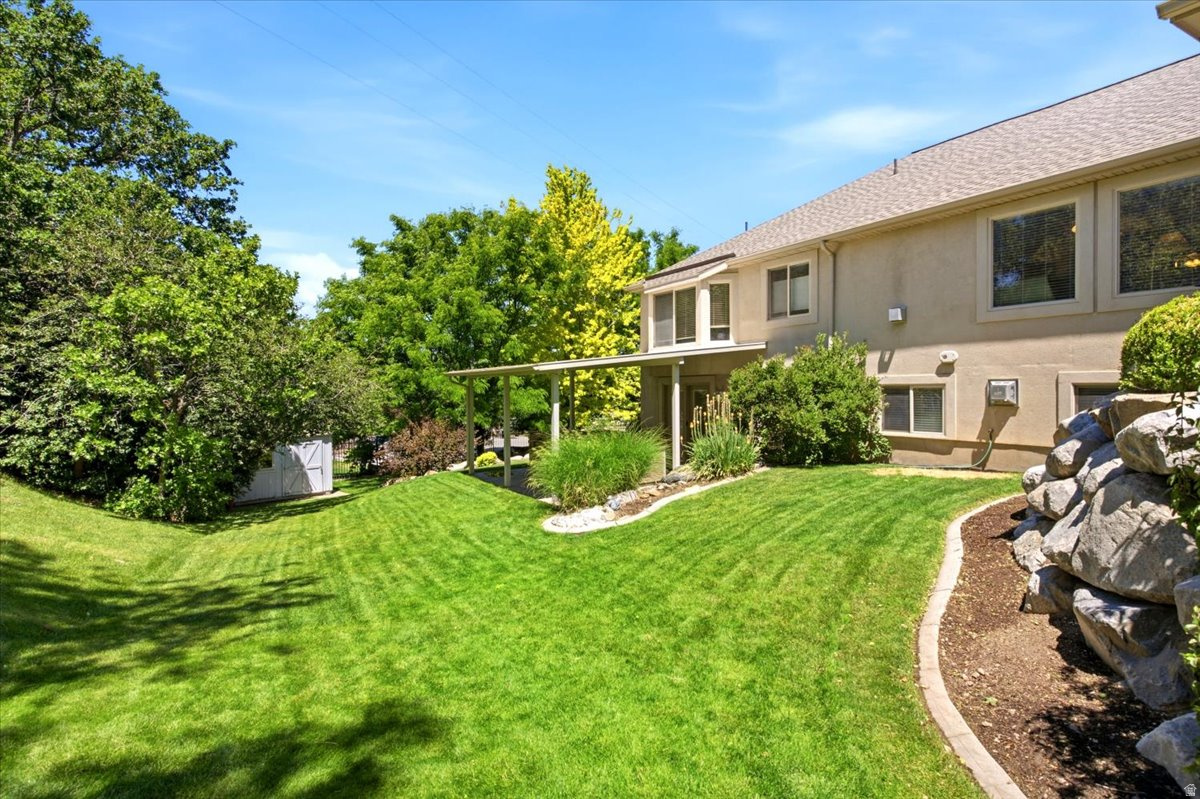 POINTE AT STONE MTN. - Residential