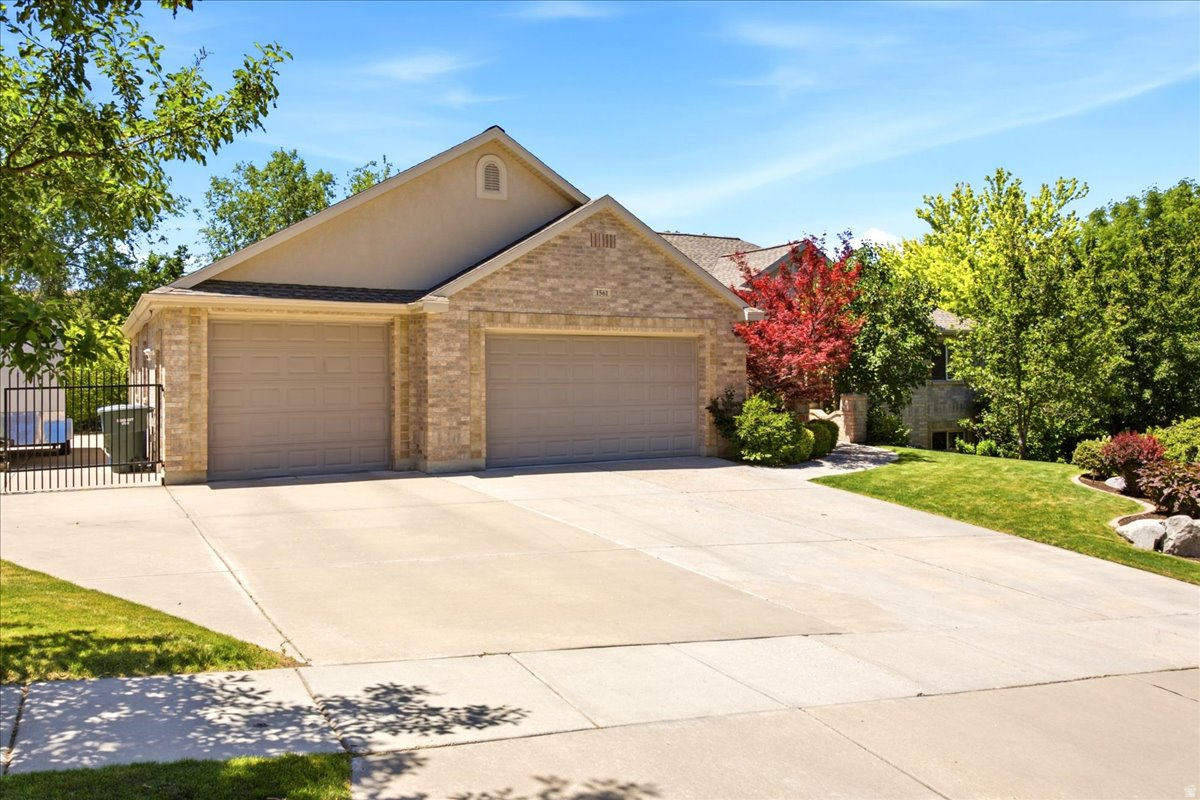 POINTE AT STONE MTN. - Residential