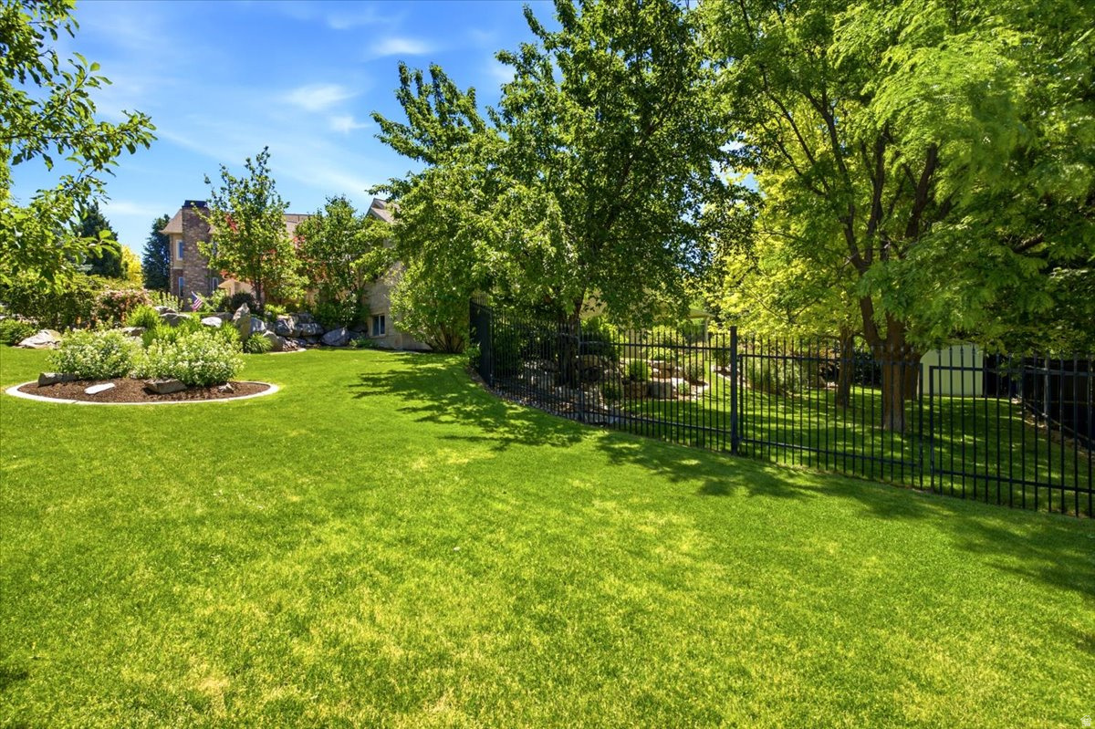 POINTE AT STONE MTN. - Residential