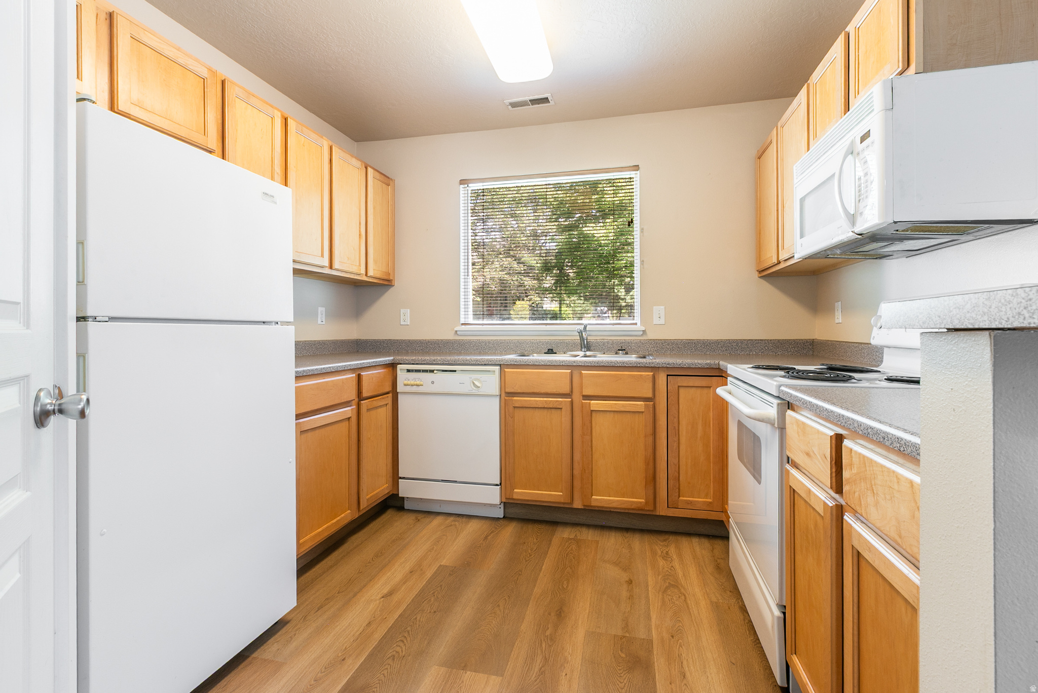 JEFFERSON AVE TOWNHOMES - Residential