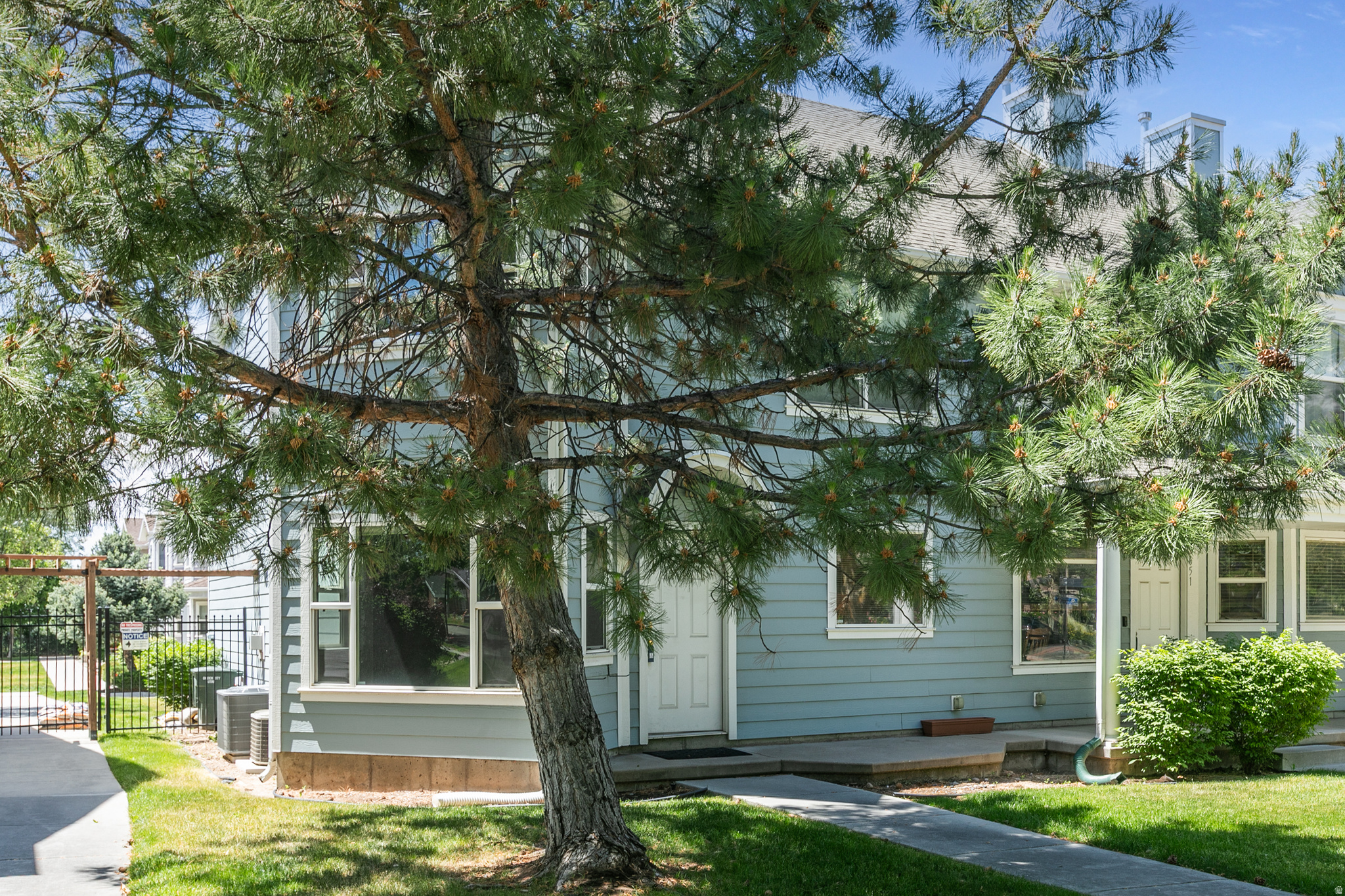 JEFFERSON AVE TOWNHOMES - Residential