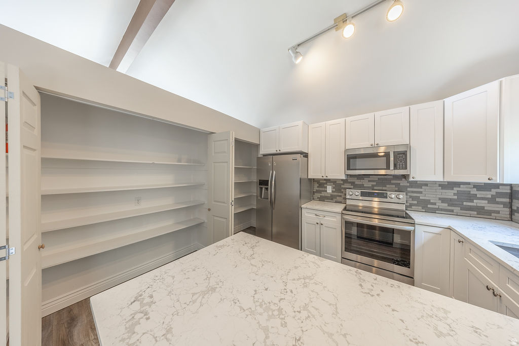 LAKEVIEW ESTATES - Residential