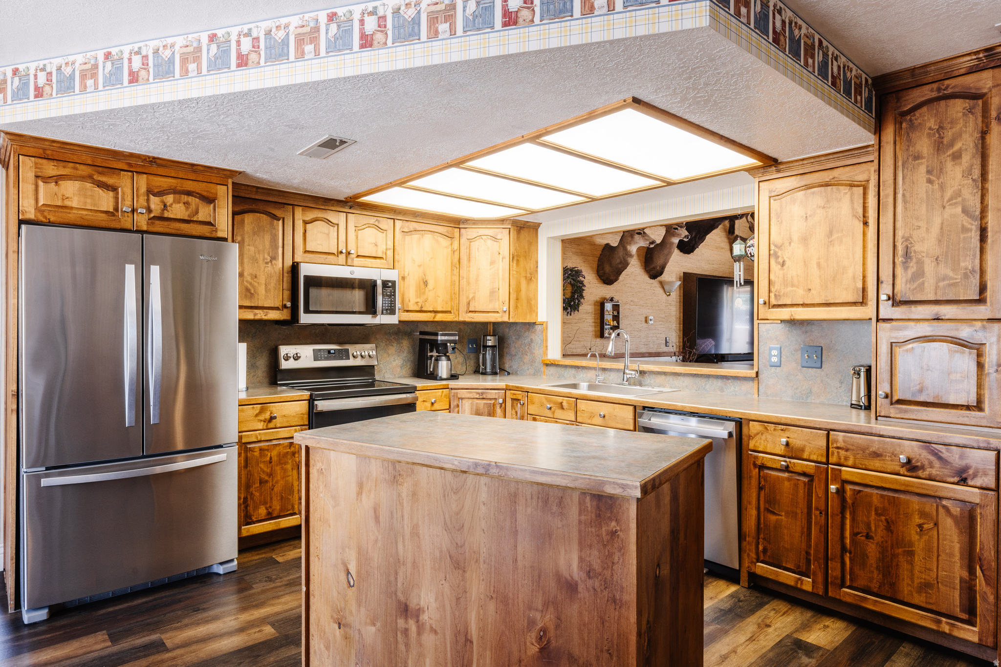 BLOOMINGTON HILLS 6 - Residential