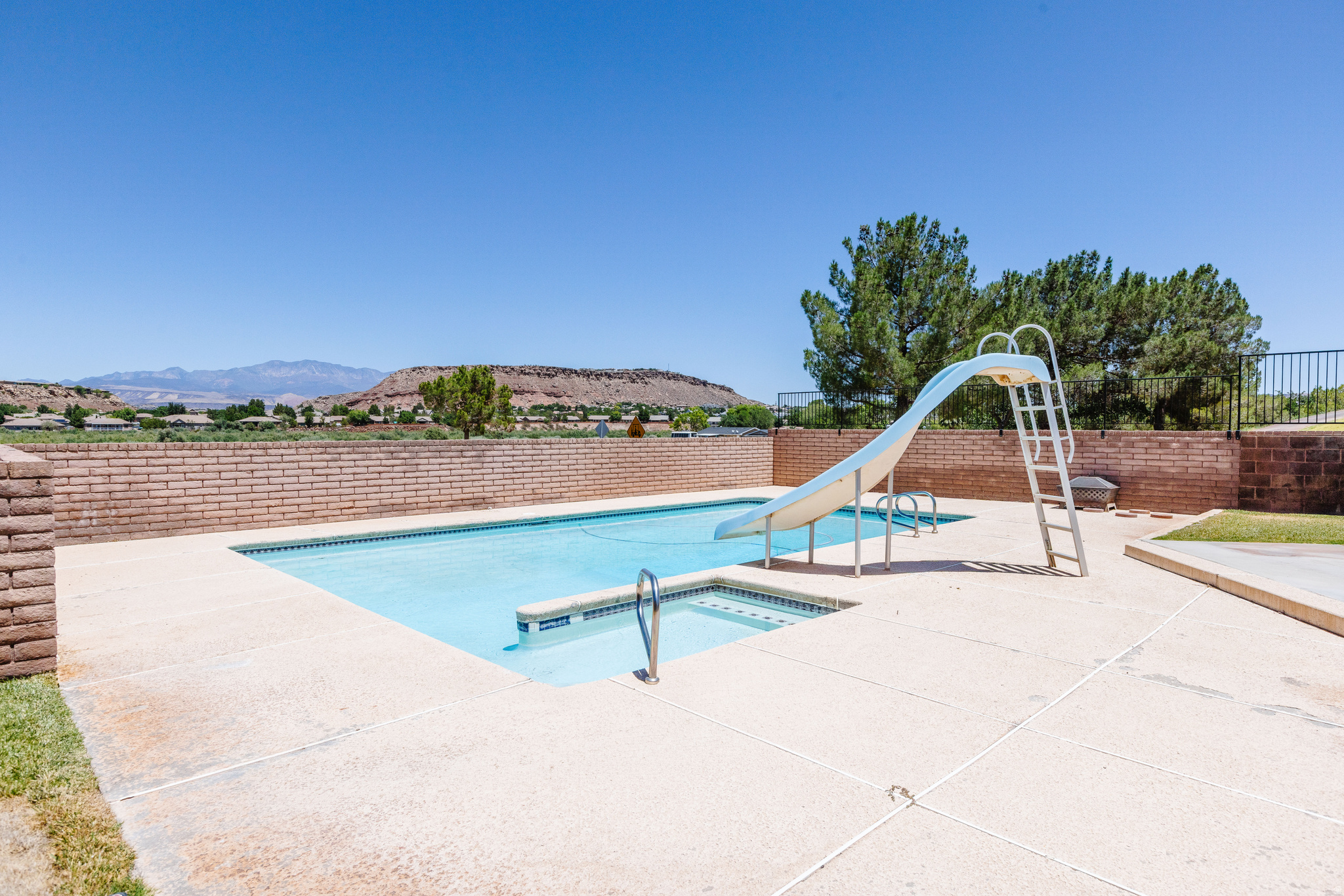 BLOOMINGTON HILLS 6 - Residential