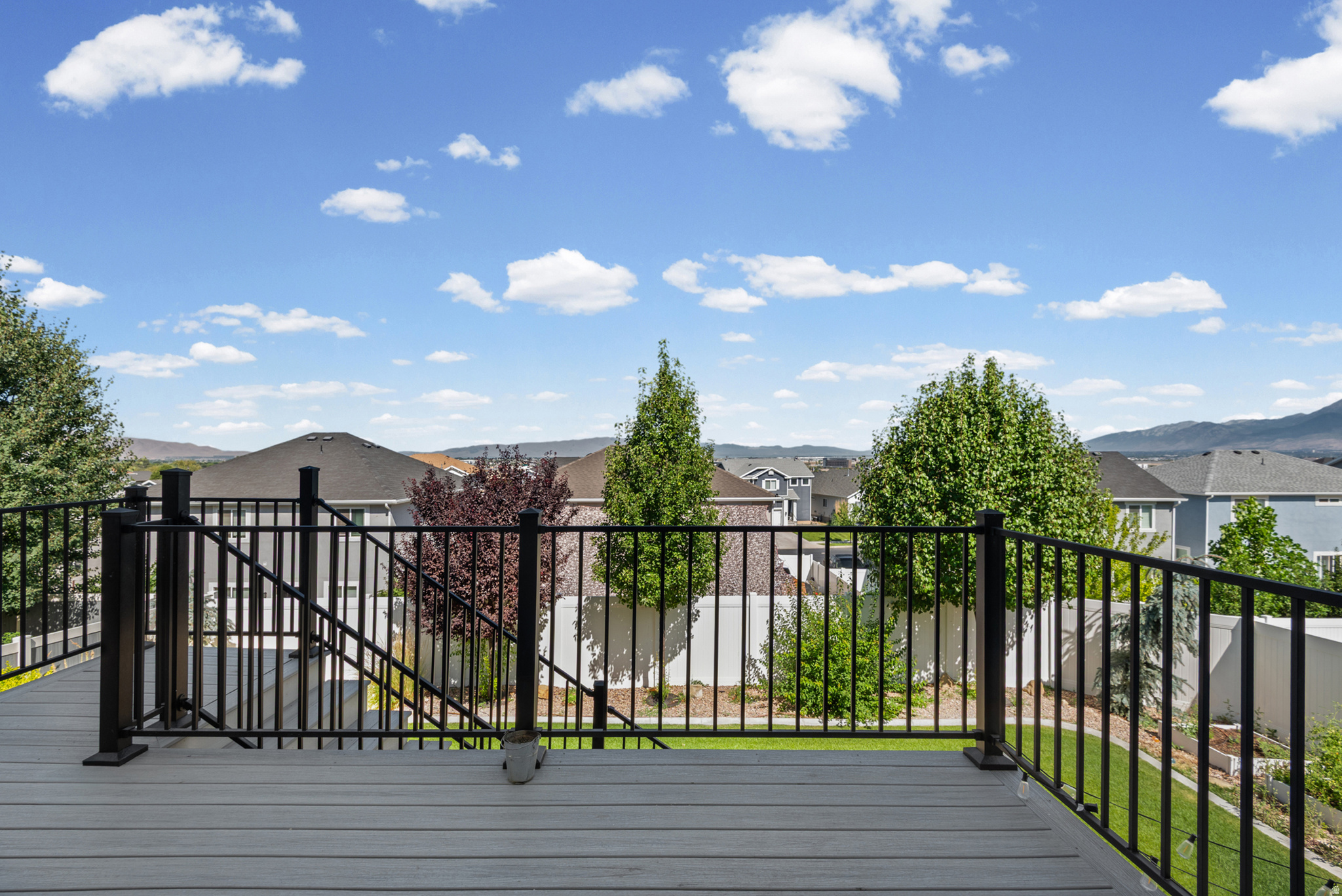 WHITE RAIL OVERLOOK - Residential