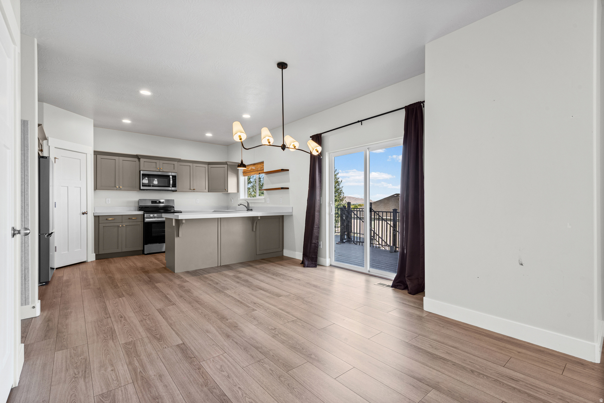 WHITE RAIL OVERLOOK - Residential