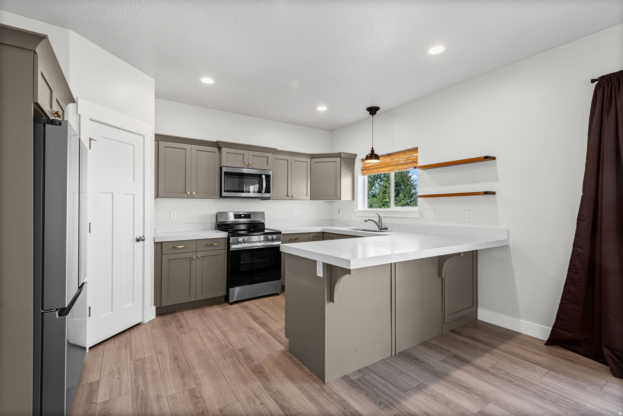 WHITE RAIL OVERLOOK - Residential