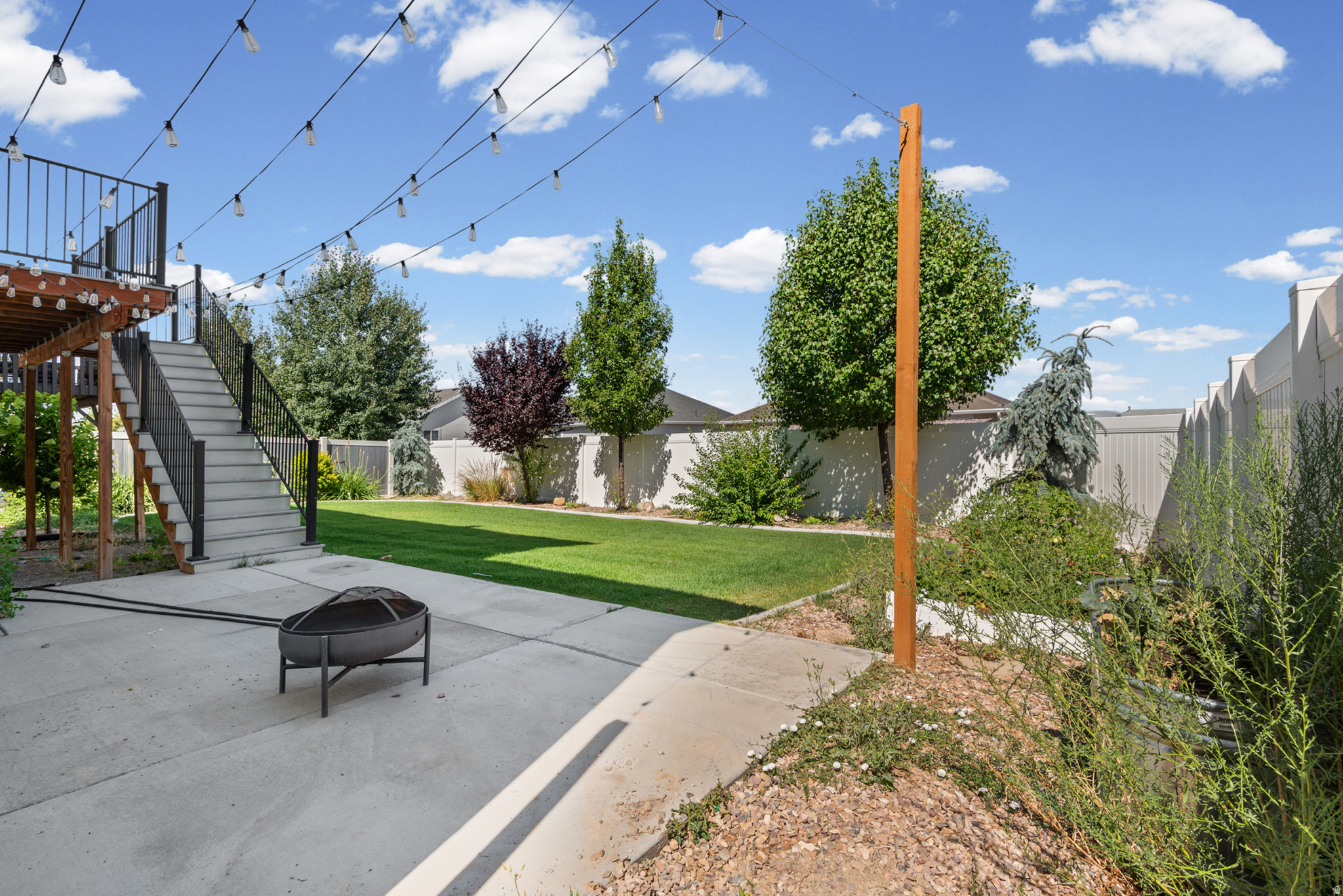 WHITE RAIL OVERLOOK - Residential