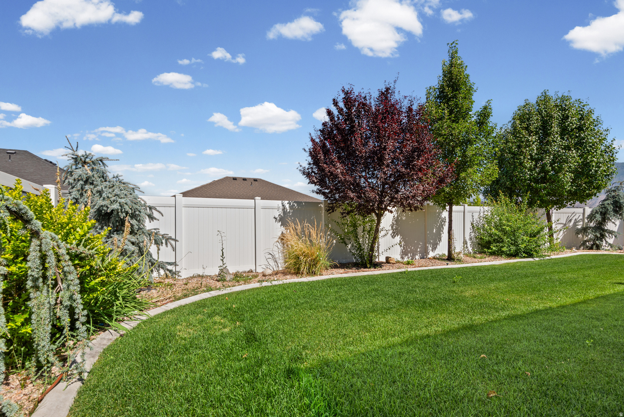 WHITE RAIL OVERLOOK - Residential