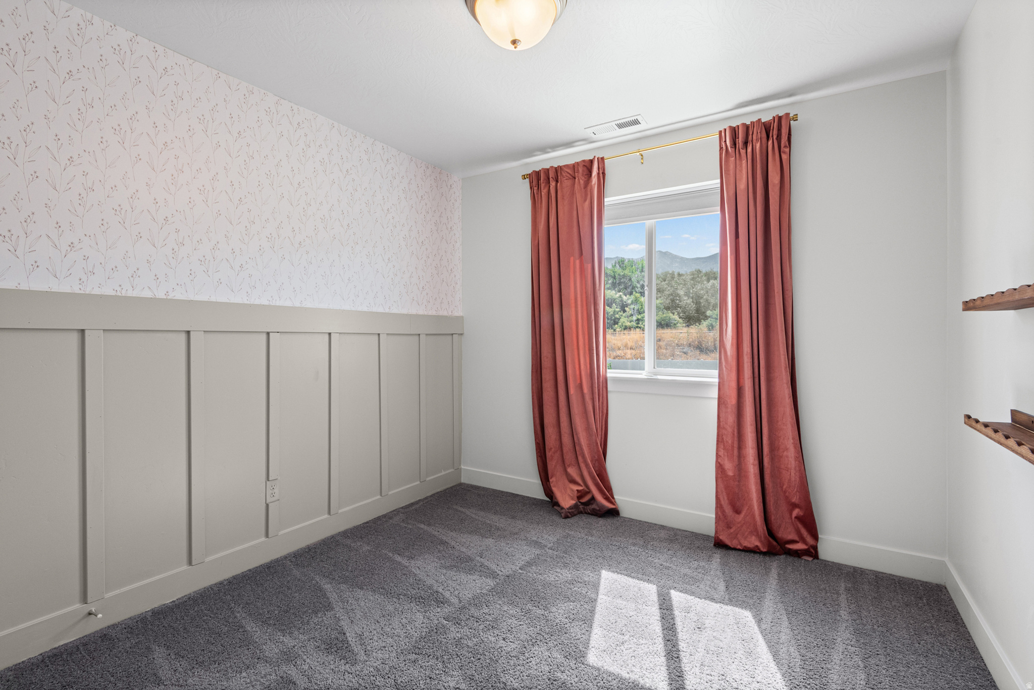 WHITE RAIL OVERLOOK - Residential