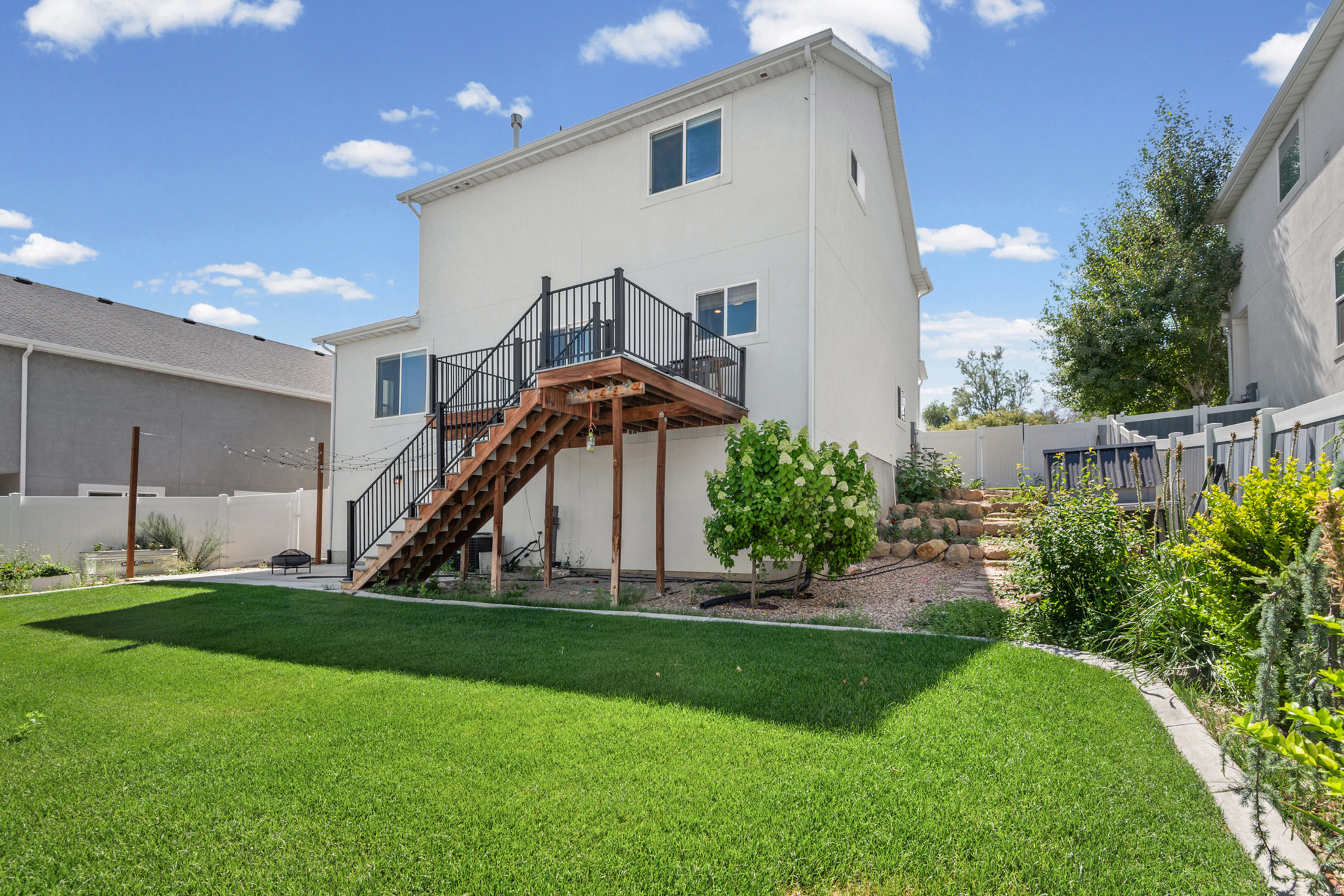 WHITE RAIL OVERLOOK - Residential