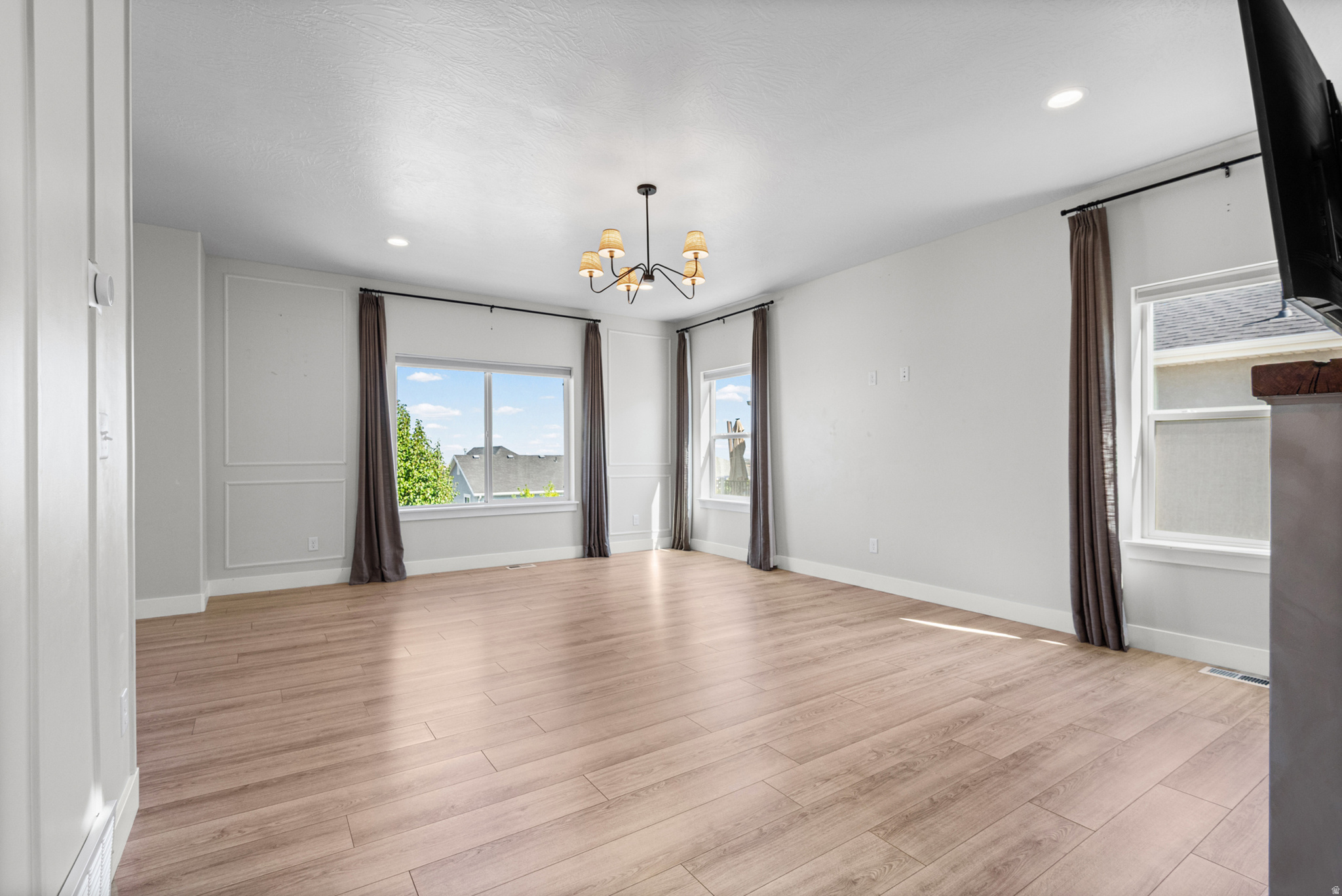 WHITE RAIL OVERLOOK - Residential