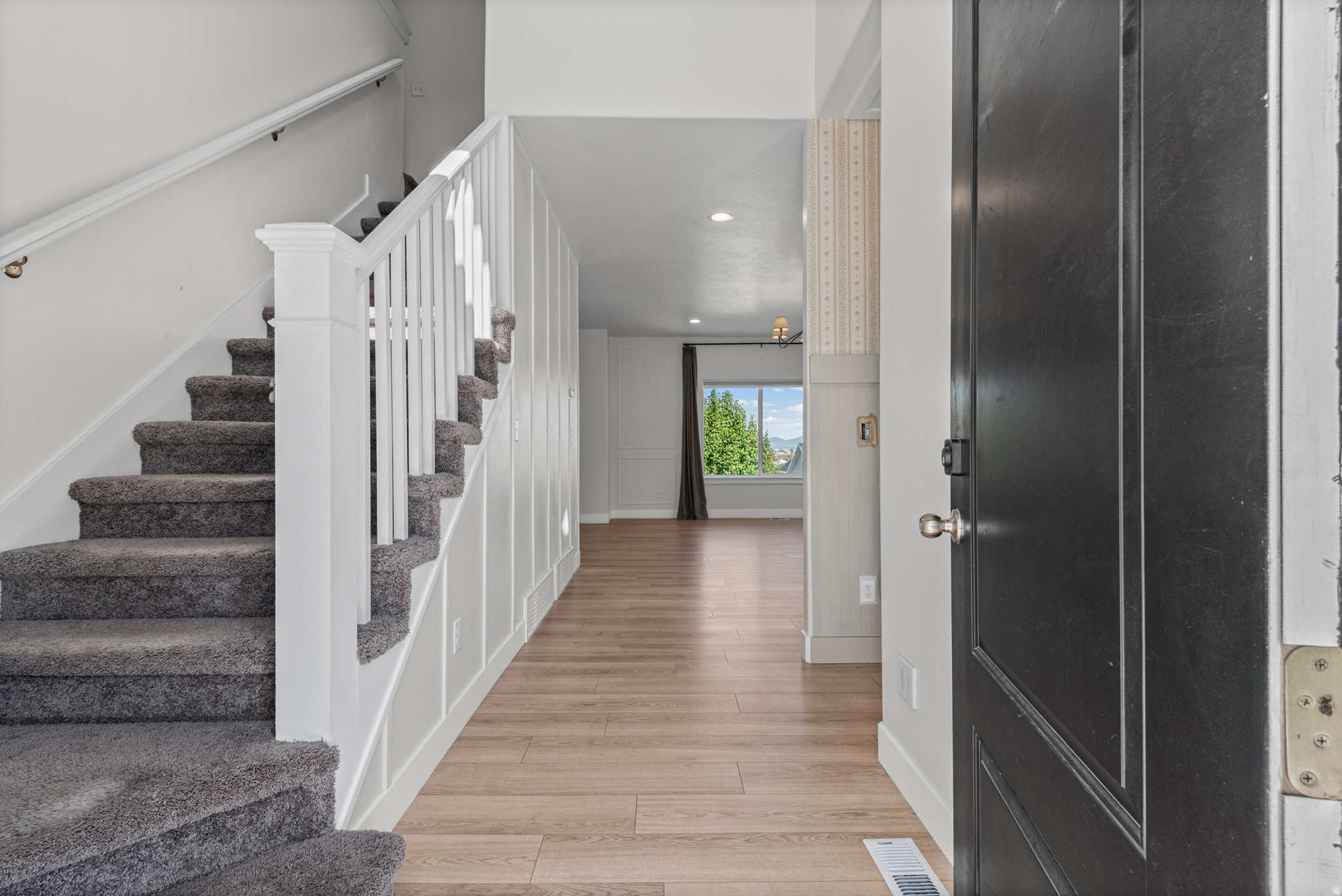 WHITE RAIL OVERLOOK - Residential