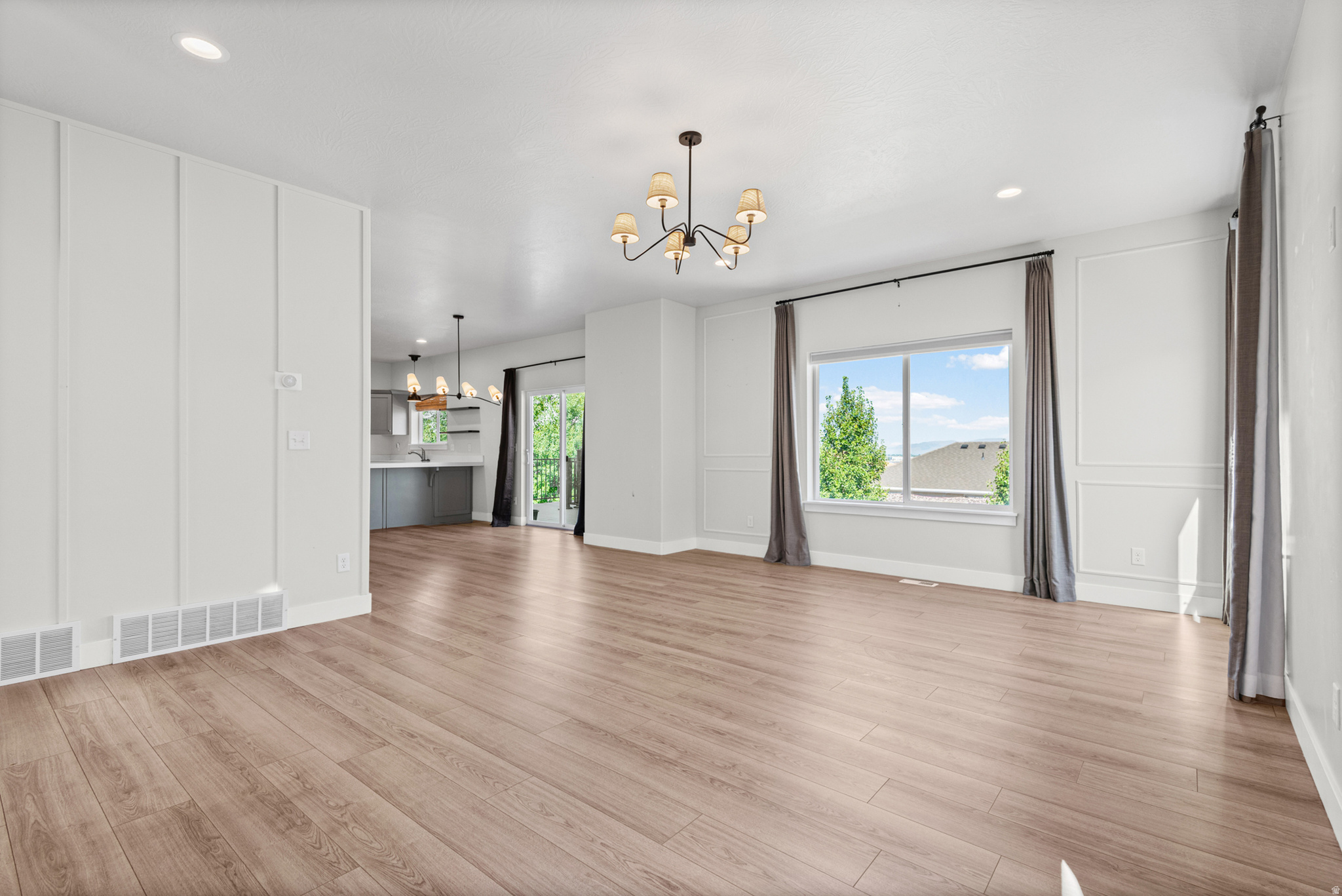WHITE RAIL OVERLOOK - Residential