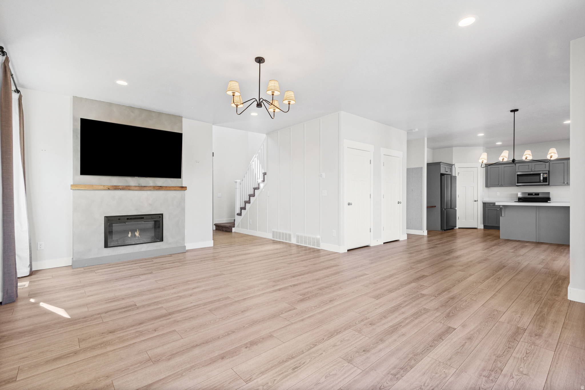 WHITE RAIL OVERLOOK - Residential