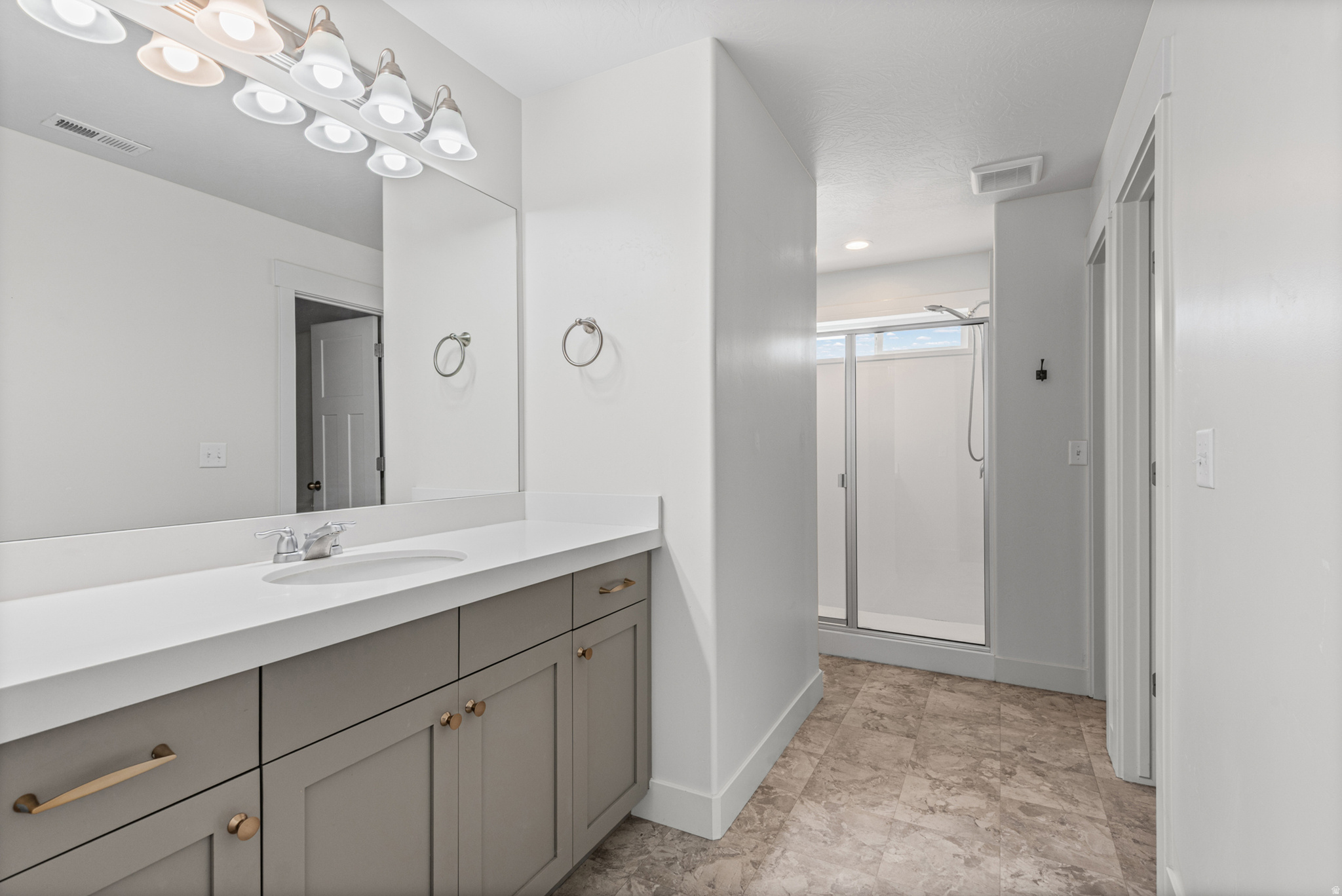 WHITE RAIL OVERLOOK - Residential