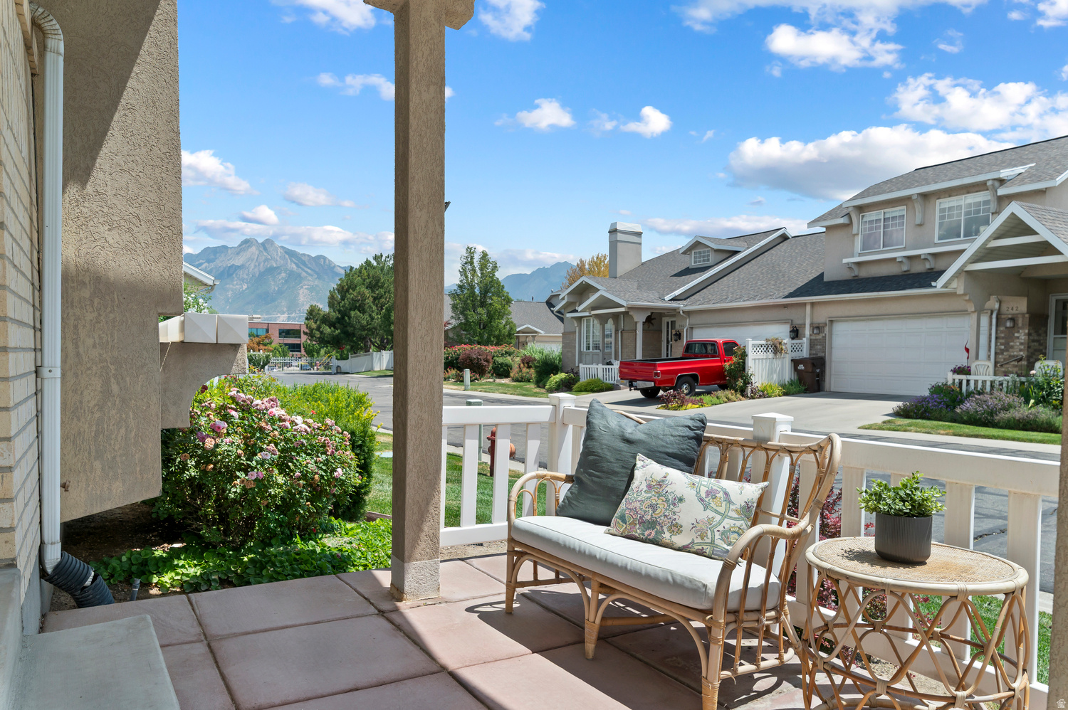 COTTAGE COVE CONDMN - Residential