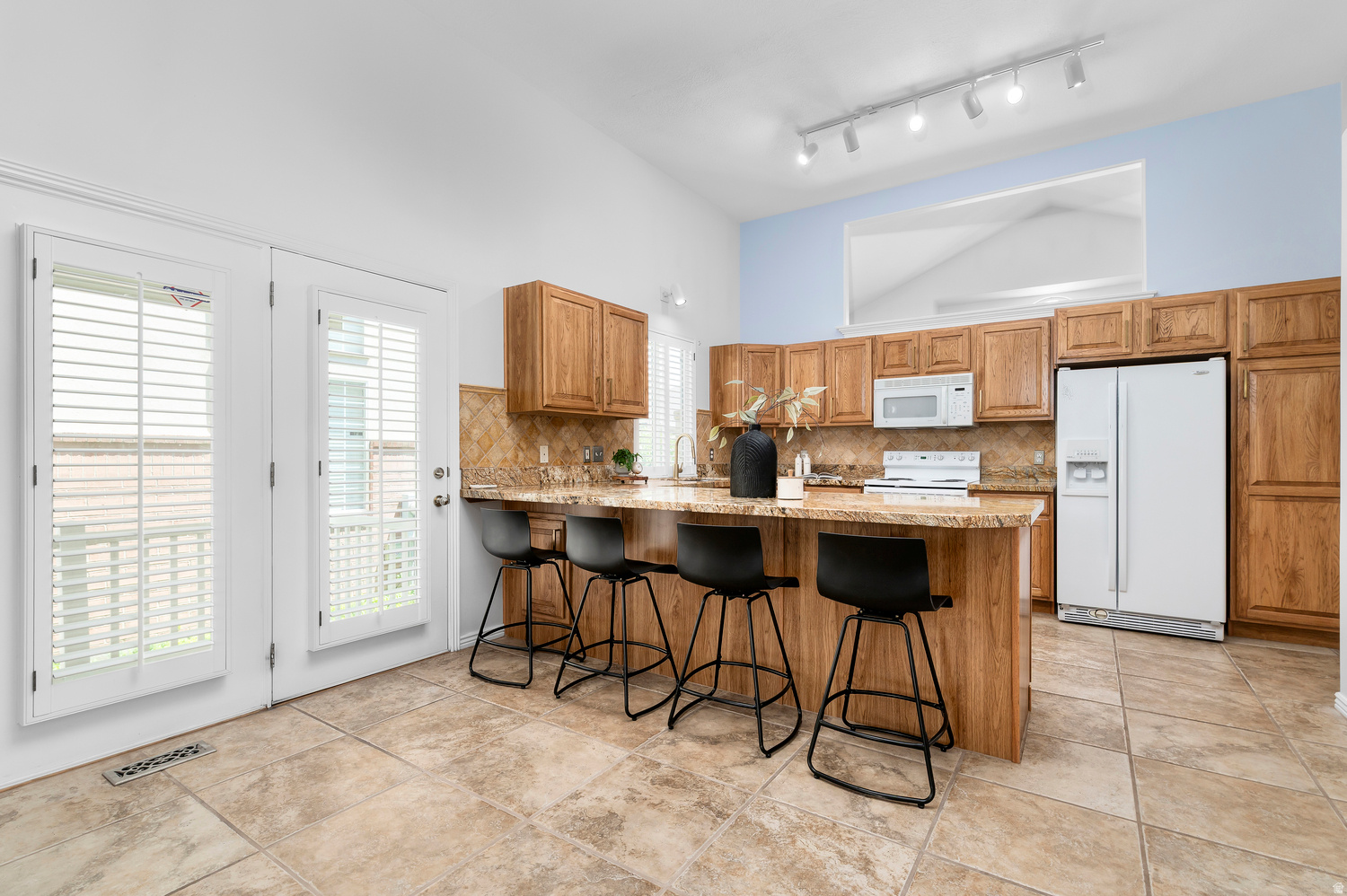 COTTAGE COVE CONDMN - Residential