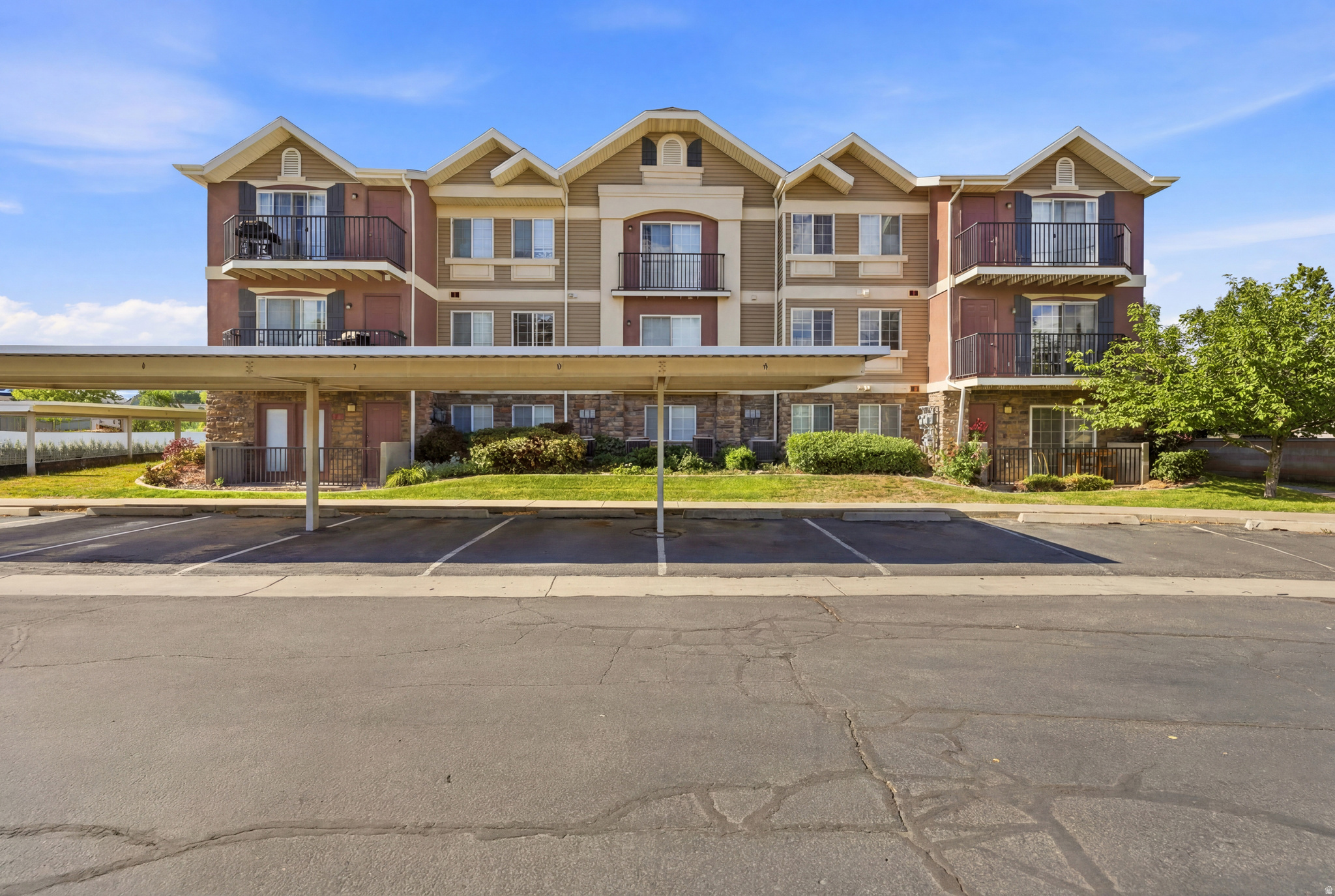 VIVANTE PHASE 17 CONDOMINIUMS - Residential