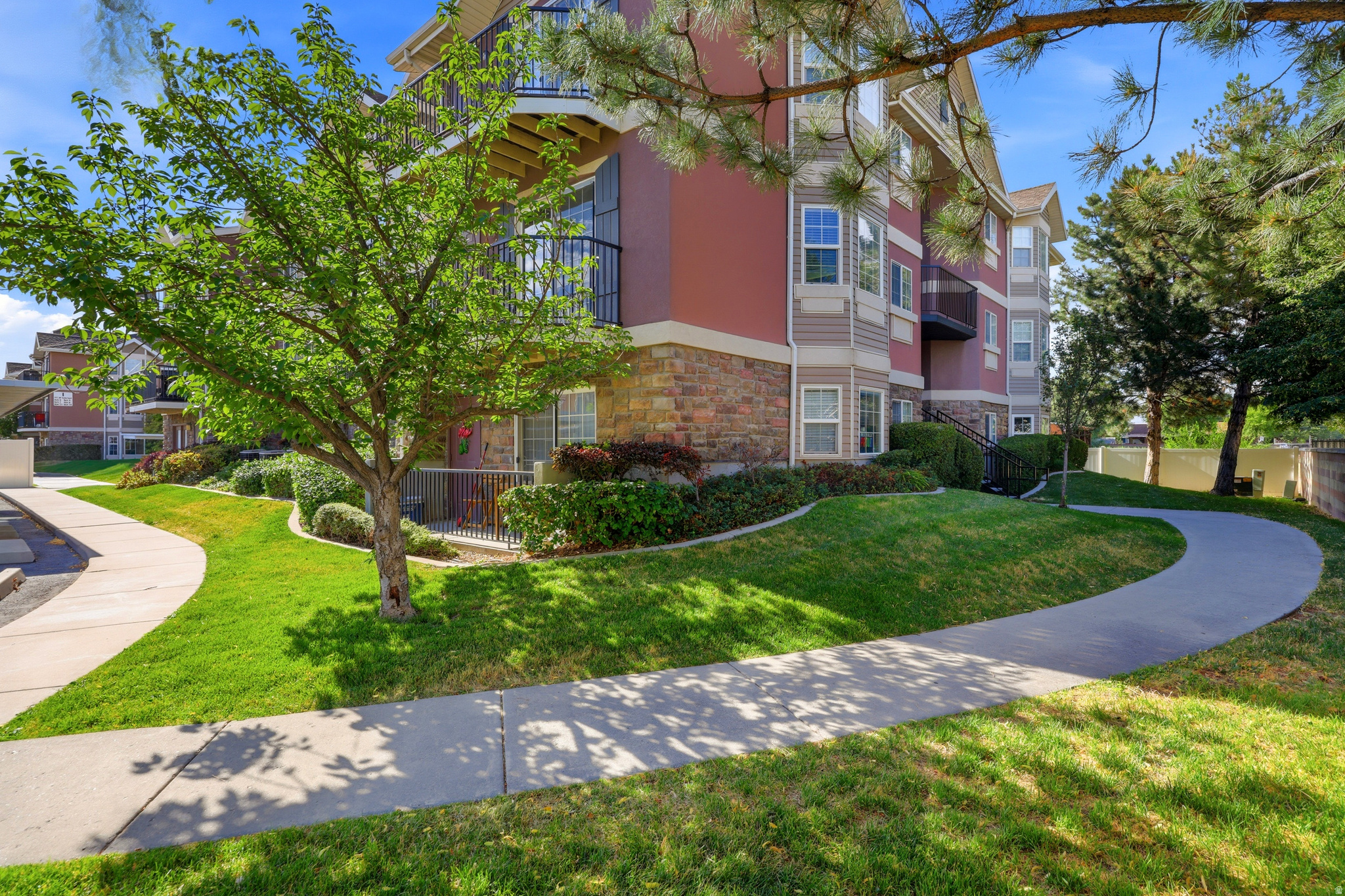 VIVANTE PHASE 17 CONDOMINIUMS - Residential
