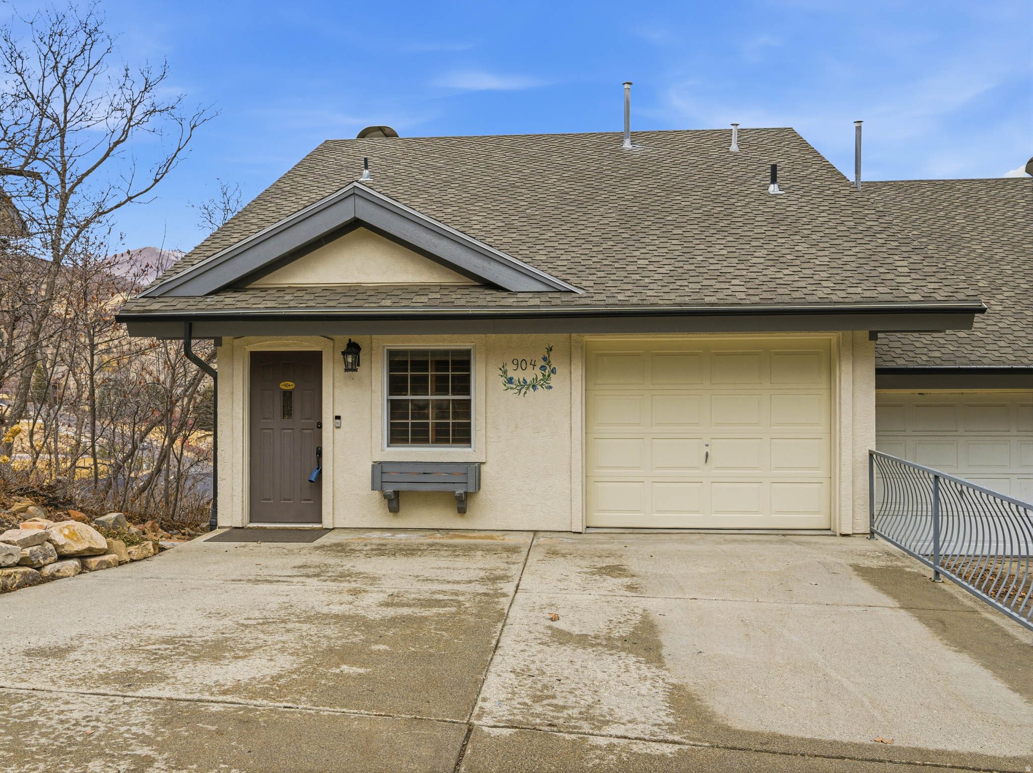 SWISS OAKS - Residential