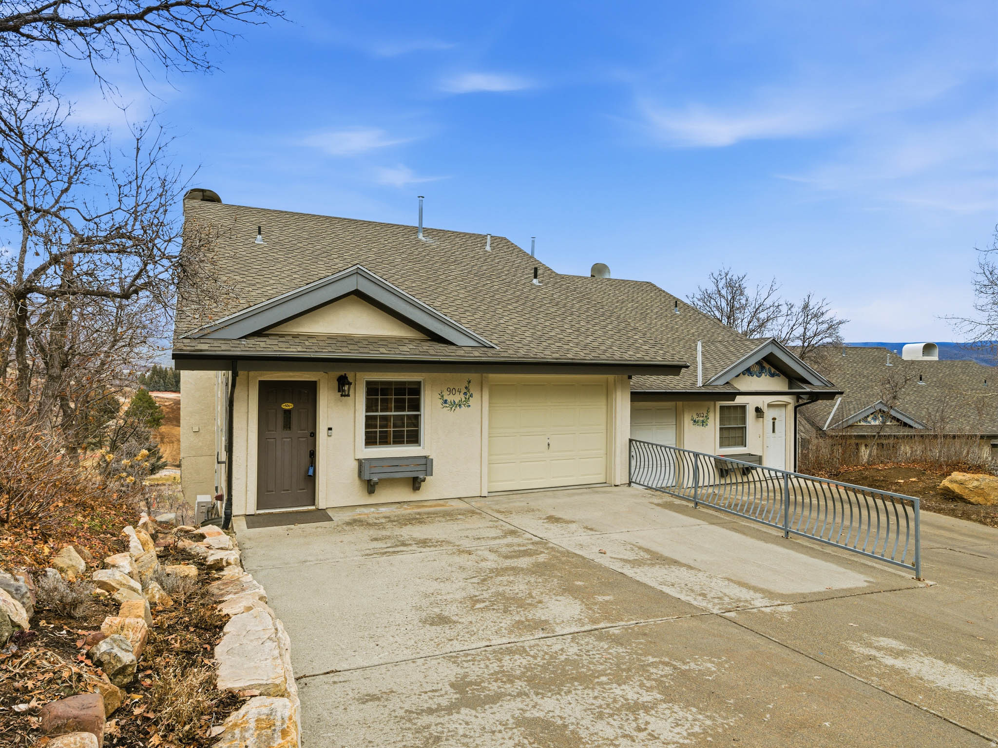 SWISS OAKS - Residential