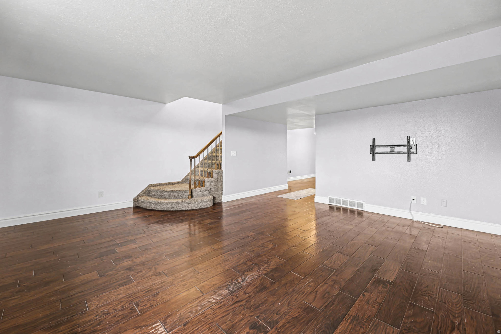 BENCHMARK VILLAGE - Residential