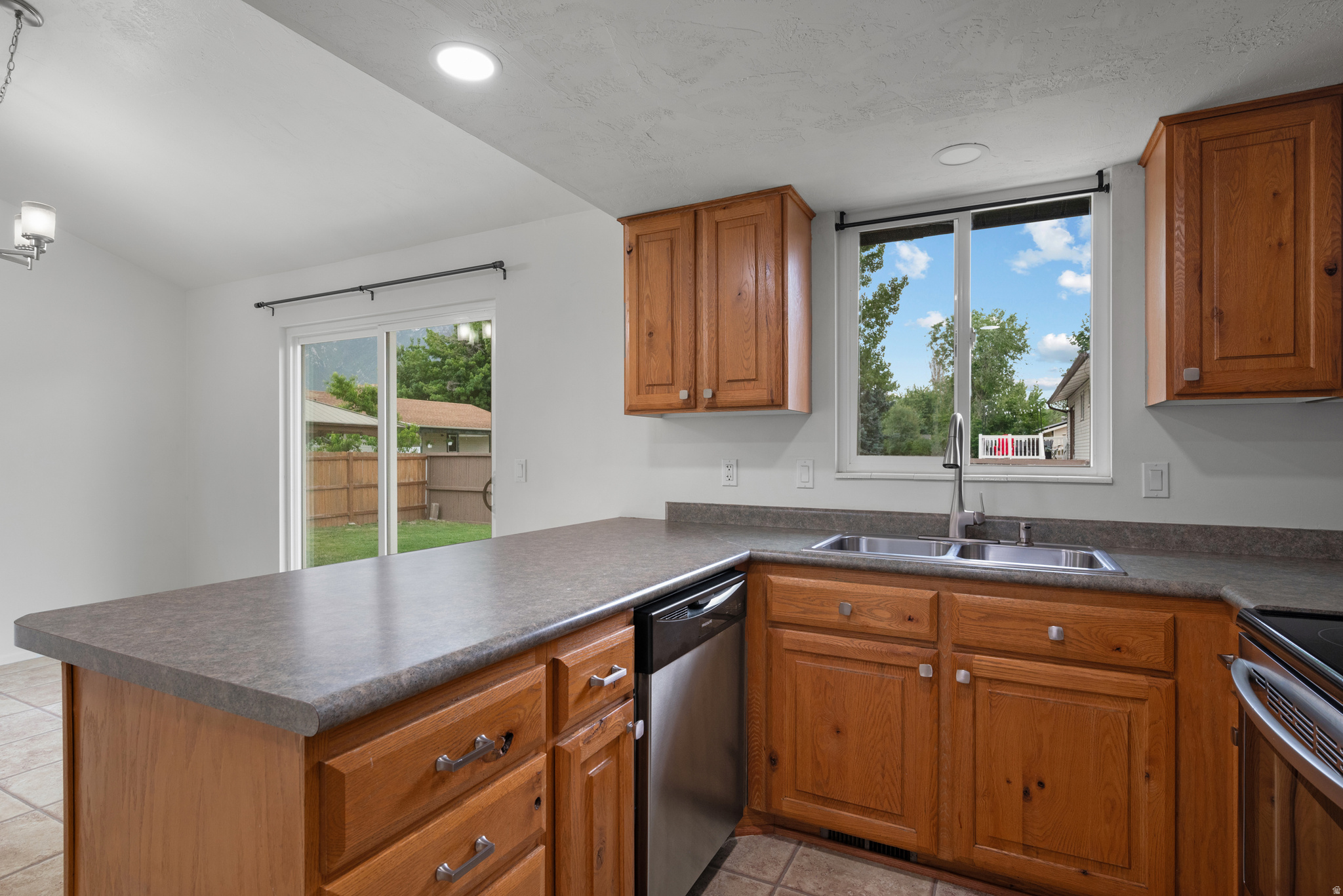 STORM MOUNTAIN - Residential