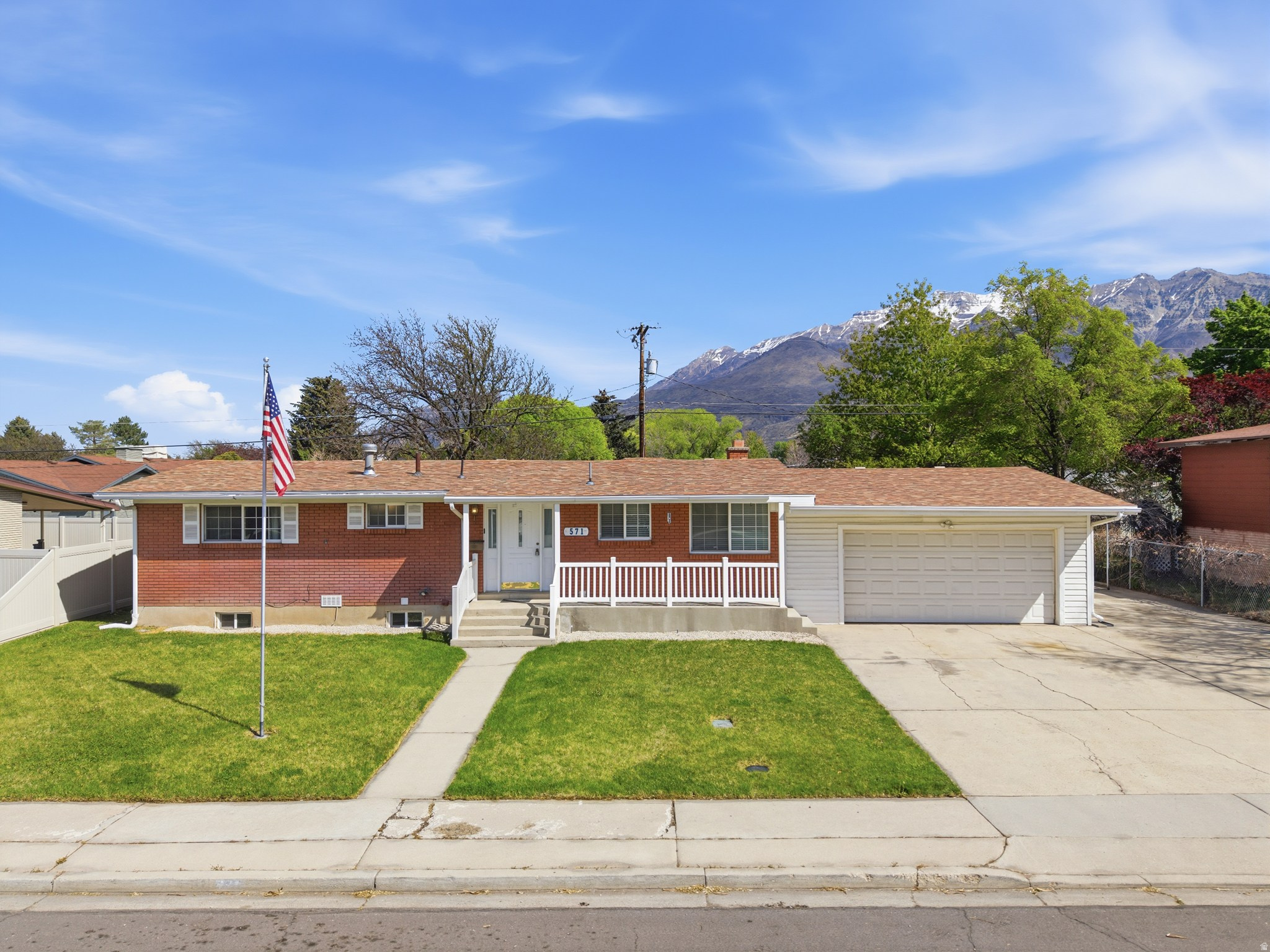 LUGAR BUENA PARK - Residential
