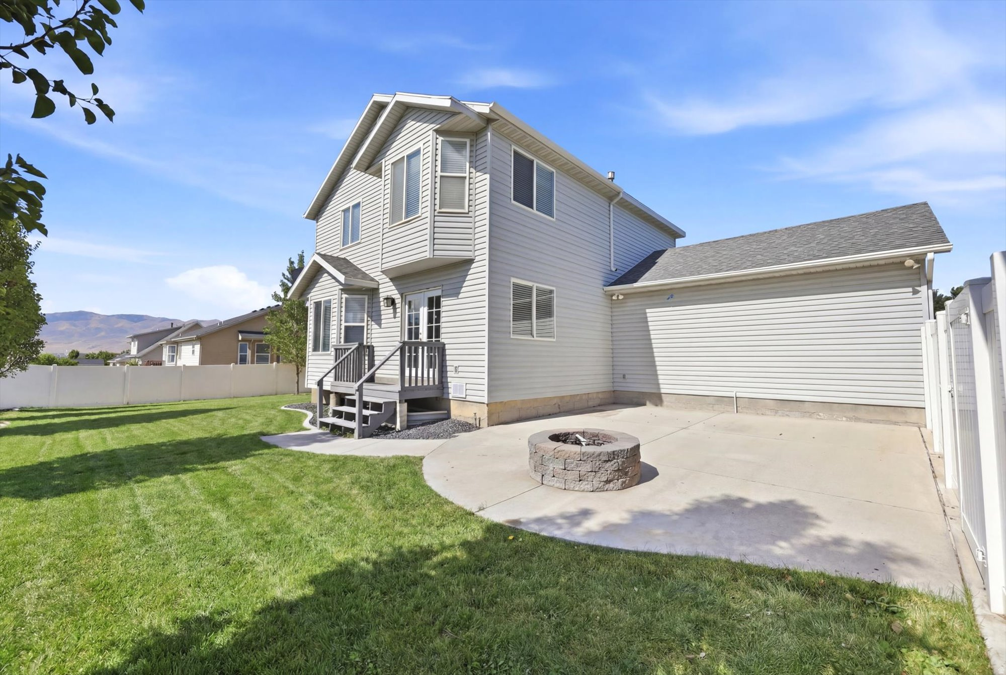 SUNRISE MEADOWS - Residential