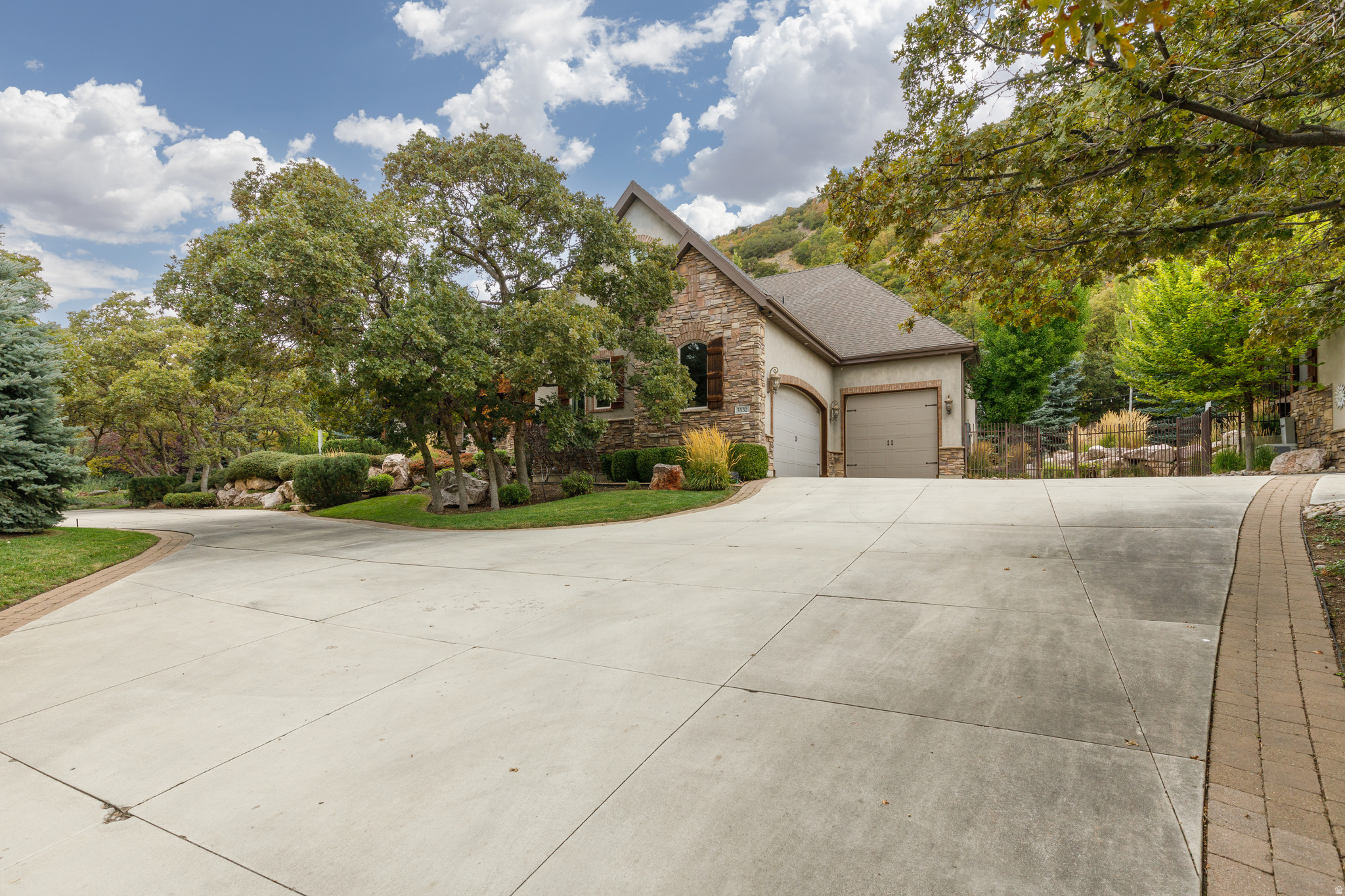 LAYTON RIDGES - Residential