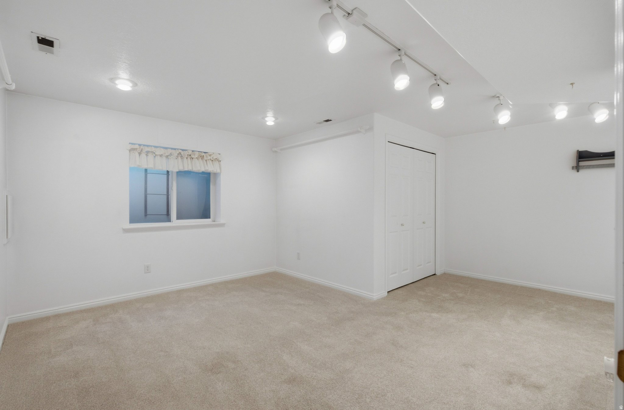 MOUNTAIN ROSE - Residential