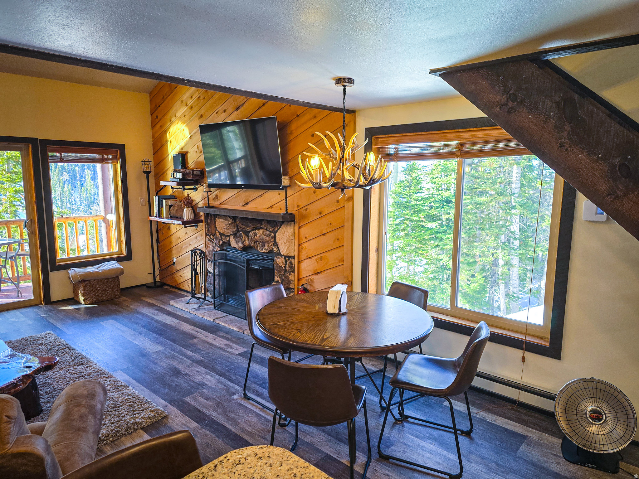 SNOWFLAKE CONDOMINIUMS - Residential