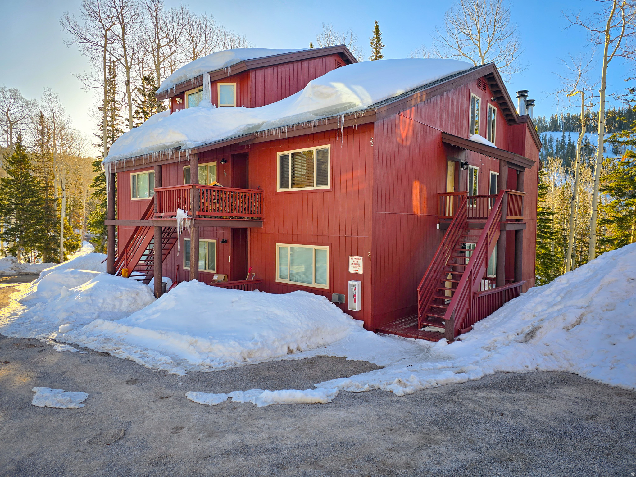 SNOWFLAKE CONDOMINIUMS - Residential