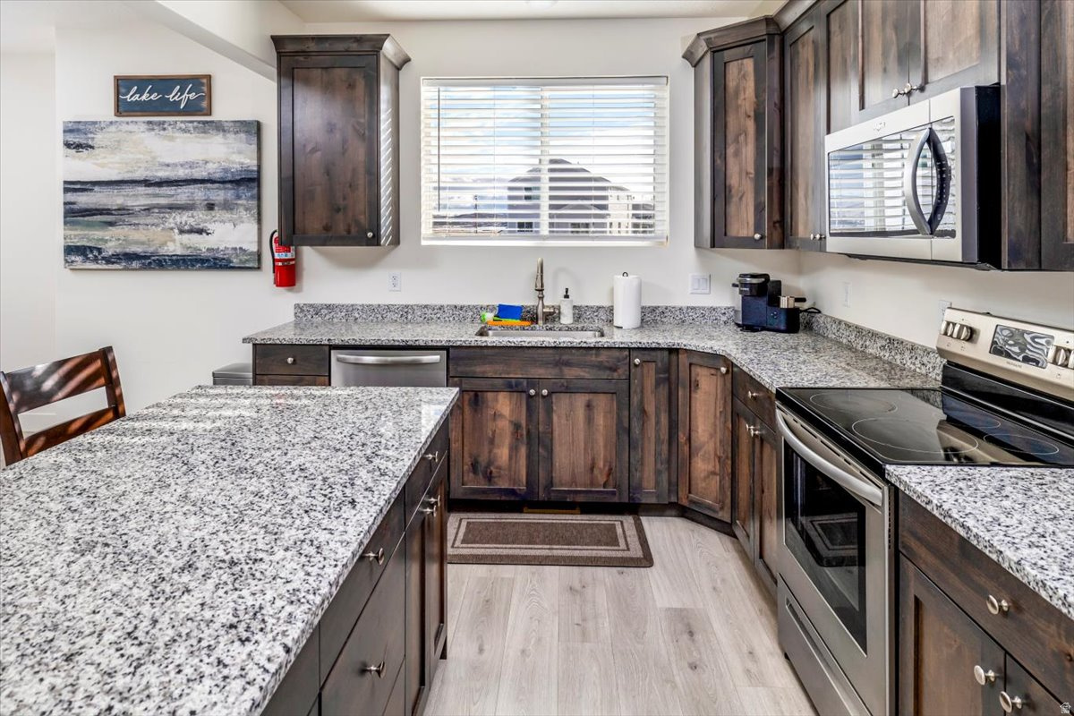 THE VILLAGE AT LIGHTHOUSE POINT - Residential