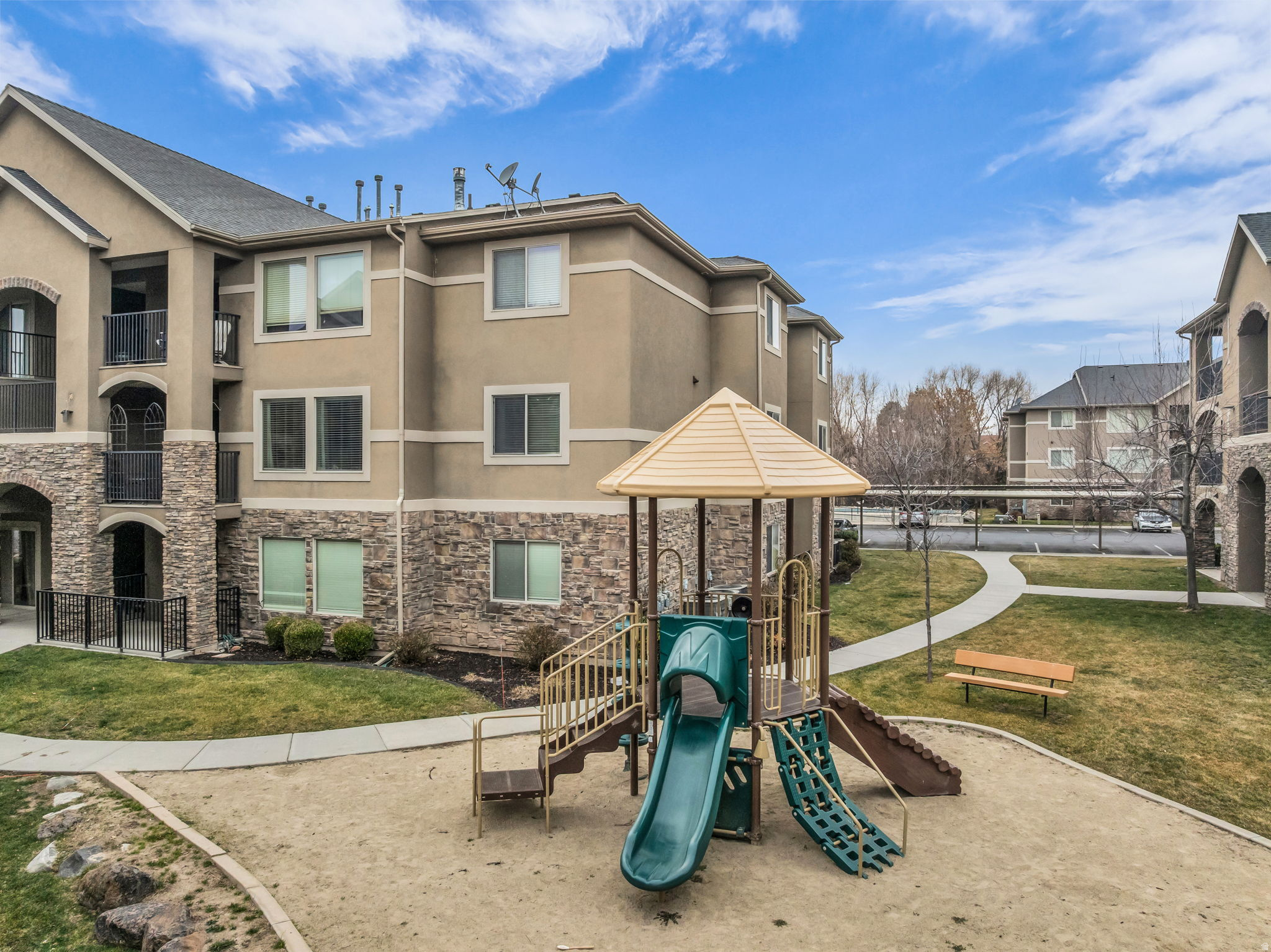 CREEKSIDE VILLAGE - Residential