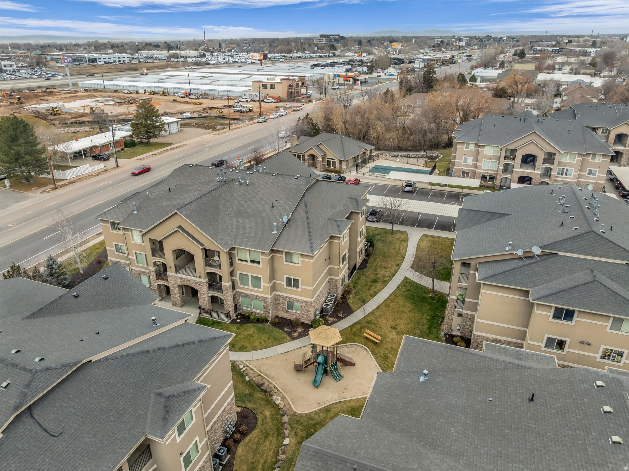 CREEKSIDE VILLAGE - Residential