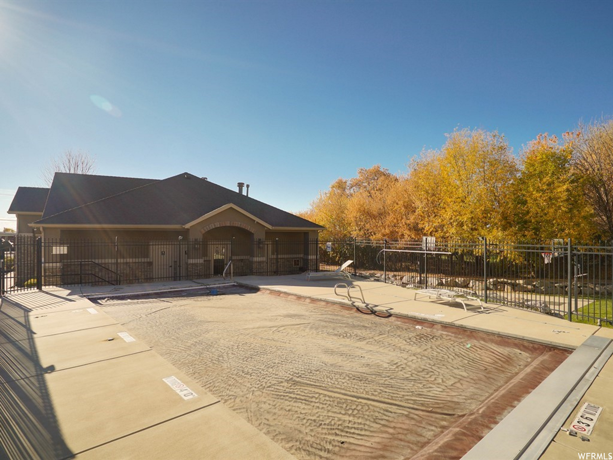 CREEKSIDE VILLAGE - Residential