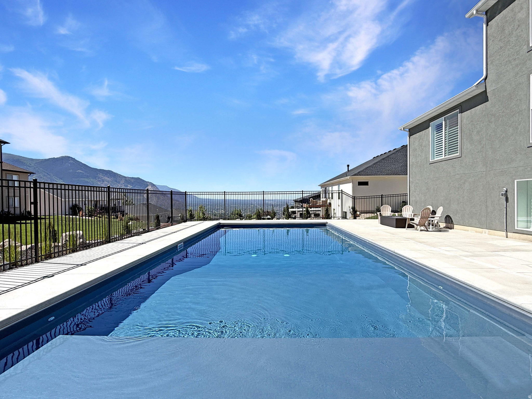 VIEWS AT ROCKWOOD - Residential