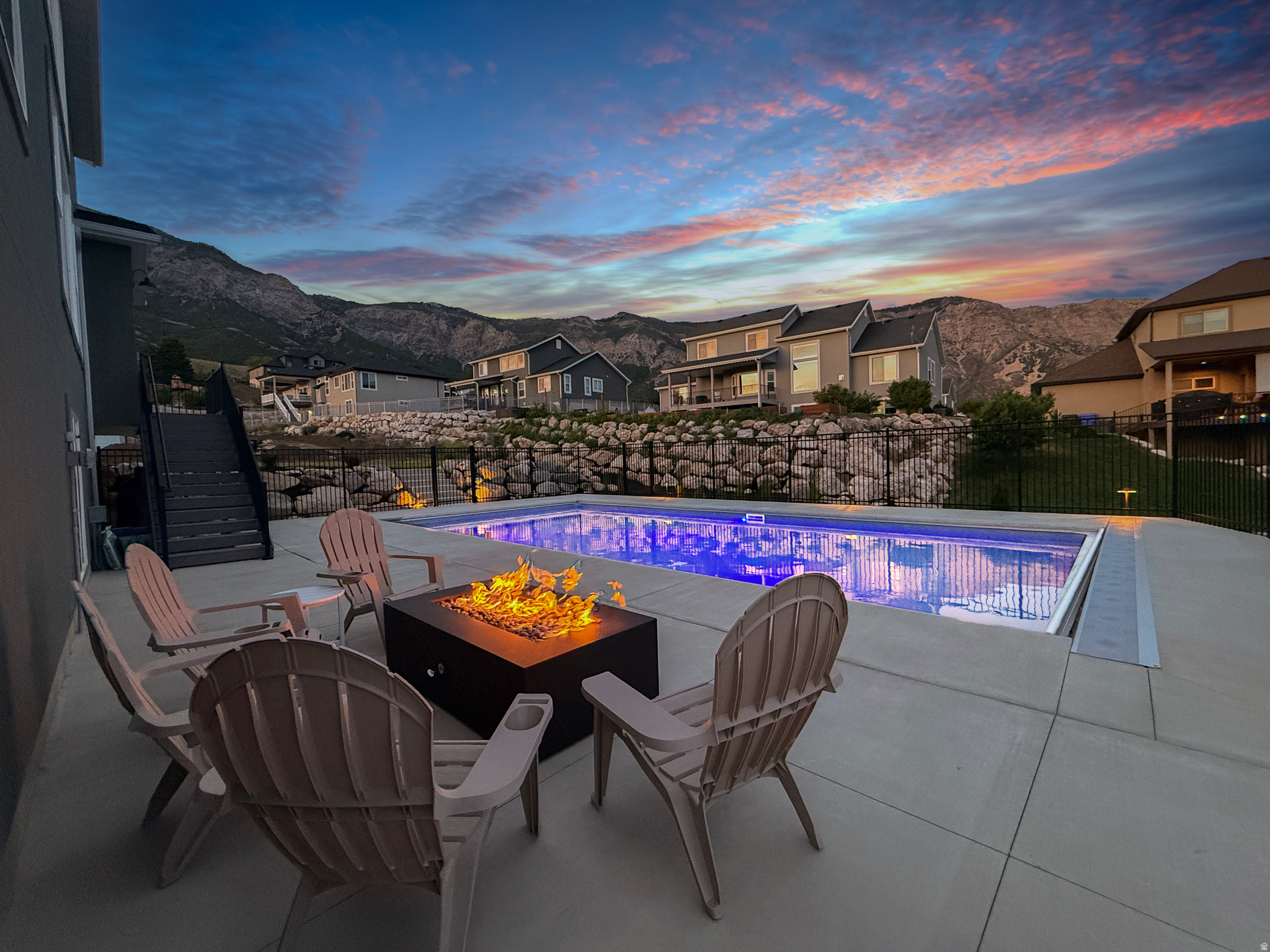 VIEWS AT ROCKWOOD - Residential