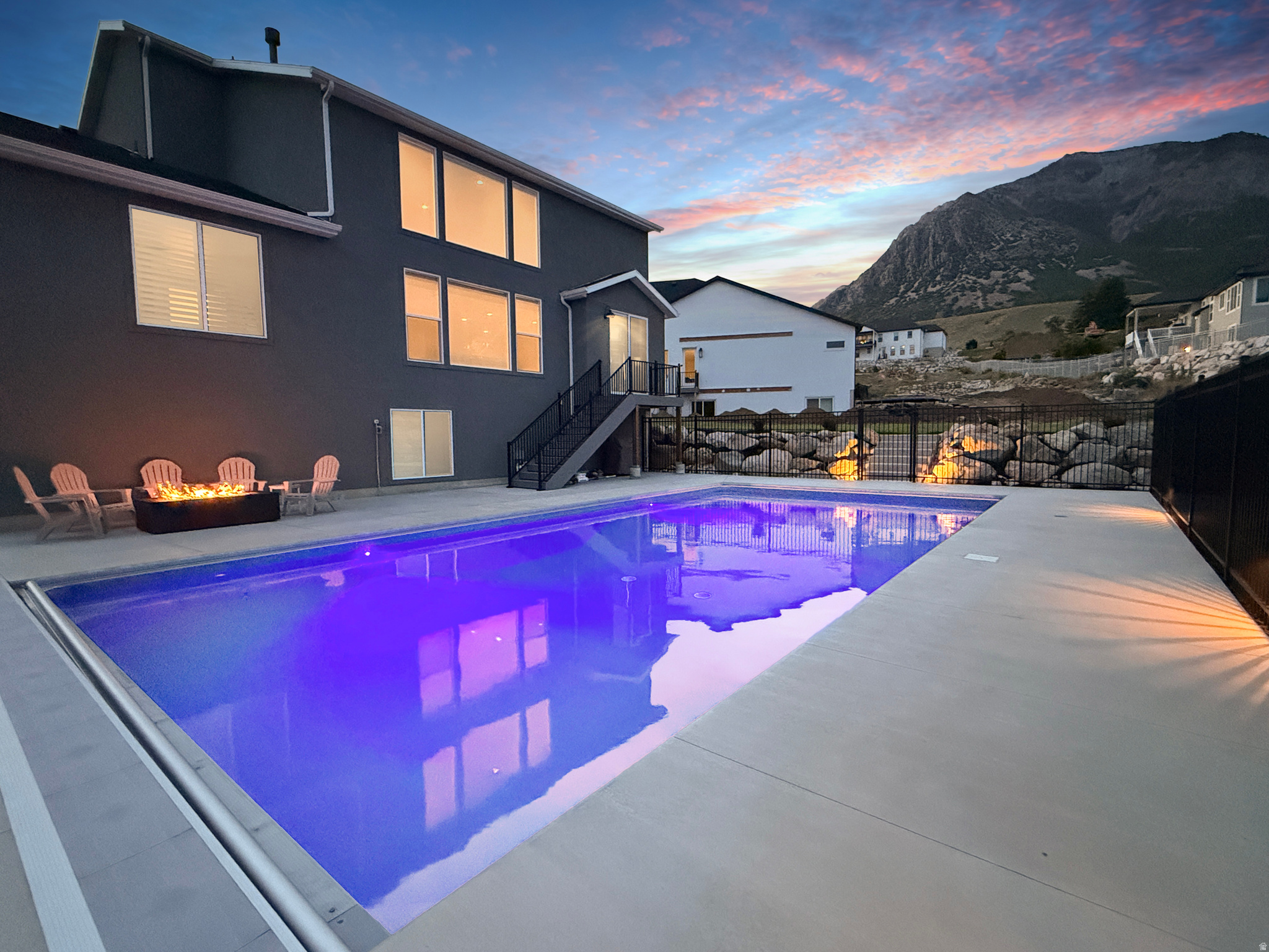 VIEWS AT ROCKWOOD - Residential