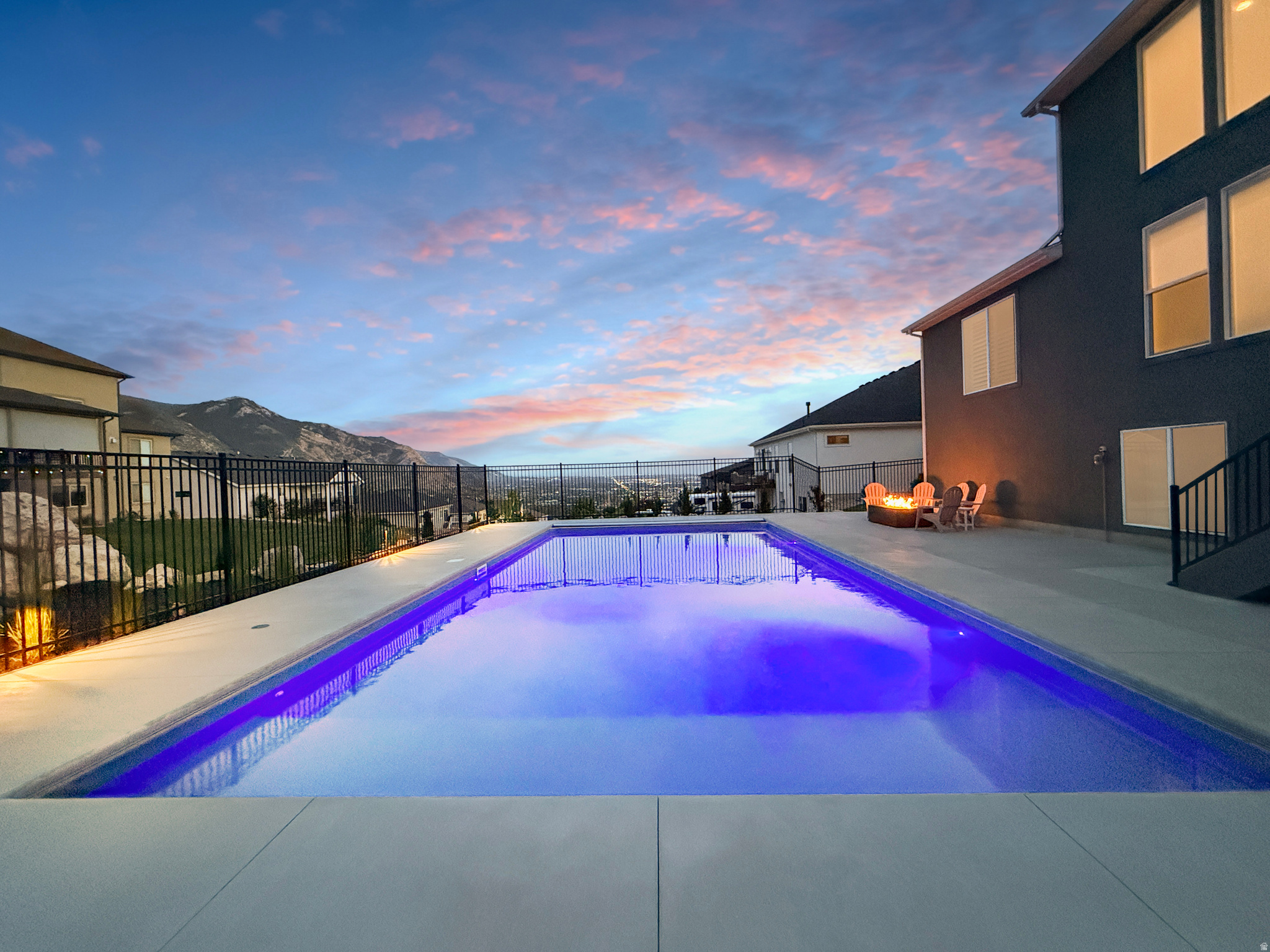 VIEWS AT ROCKWOOD - Residential