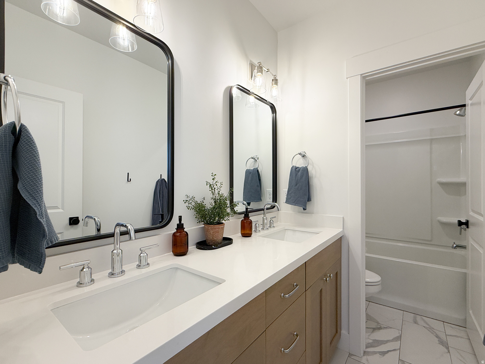 VIEWS AT ROCKWOOD - Residential