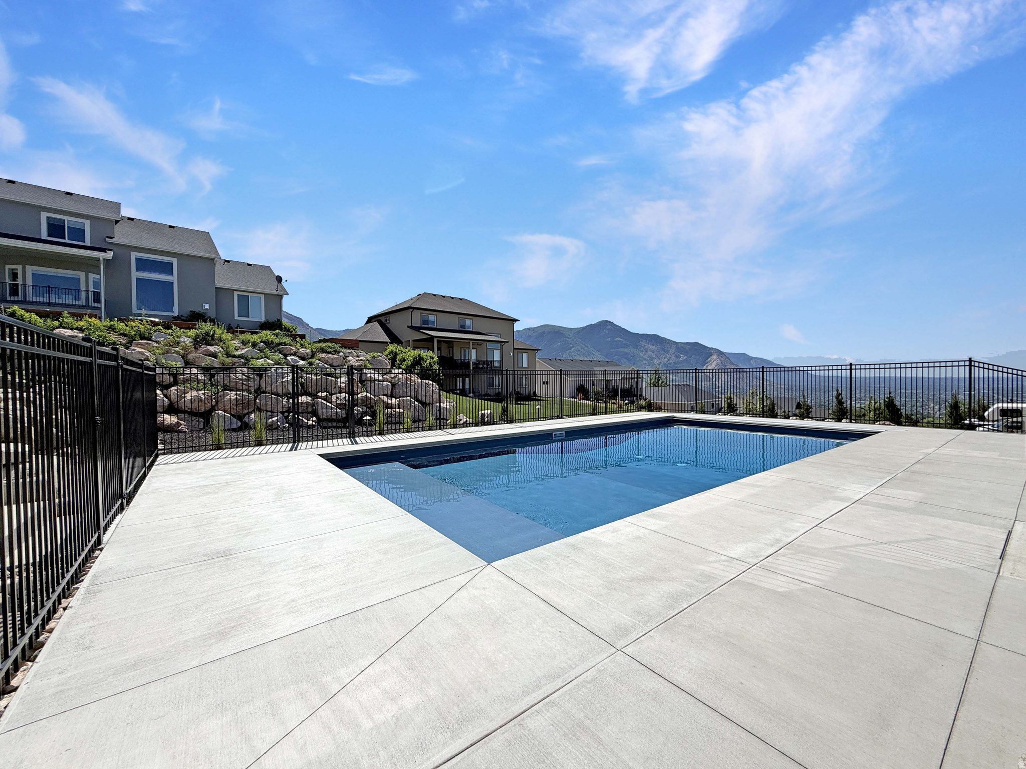 VIEWS AT ROCKWOOD - Residential