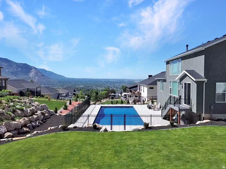 VIEWS AT ROCKWOOD - Residential
