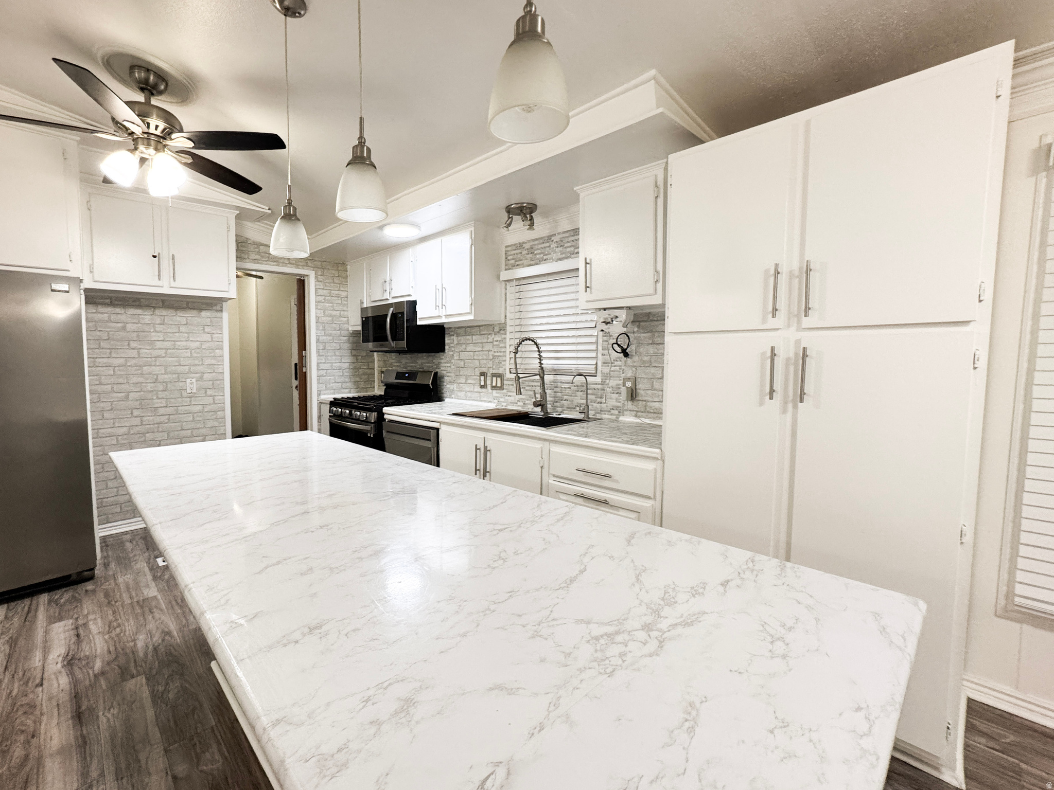 MOUNTAIN VIEW MHC - Residential