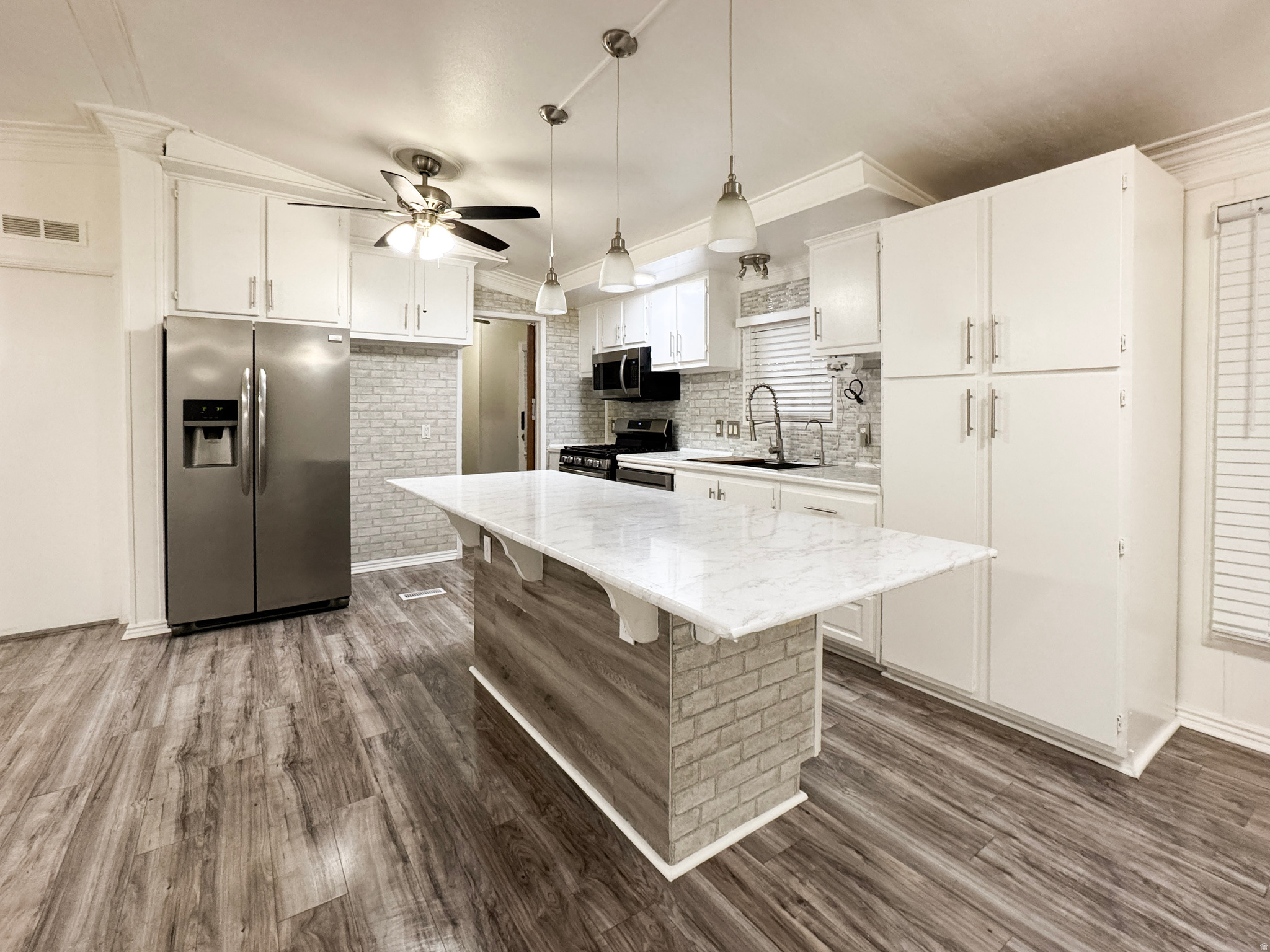 MOUNTAIN VIEW MHC - Residential
