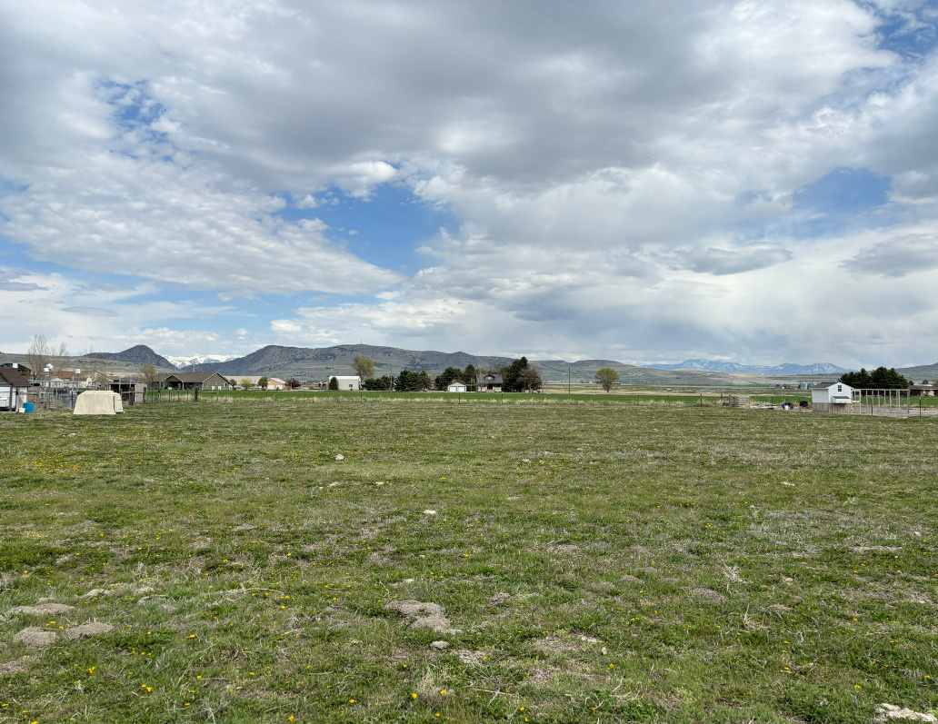 Build your dream home on this beautiful 1-acre lot in the peaceful community of Fielding, Utah! Nestled on a quiet cul-de-sac, this property offers breathtaking mountain views and the perfect blend of rural tranquility and convenience. Enjoy wide open spaces, stunning sunsets, and plenty of room for your custom home, shop, or outdoor living area. Whether you're looking for a place to settle down or invest in Northern Utah's growing market, this rare opportunity is one you won't want to miss. Experience country living at its finest while remaining just a short drive from Tremonton and other nearby amenities.