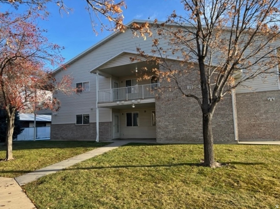 Charming and convenient one-level condo in North Ogden, Utah. This 2-bedroom, 2-bathroom unit offers a spacious and accessible layout with no stairs. Enjoy a comfortable living space, a well-appointed kitchen, and the convenience of single-level living. Located in a desirable area, close to amenities and with easy access to local attractions. Don't miss the opportunity for a hassle-free and comfortable living experience.